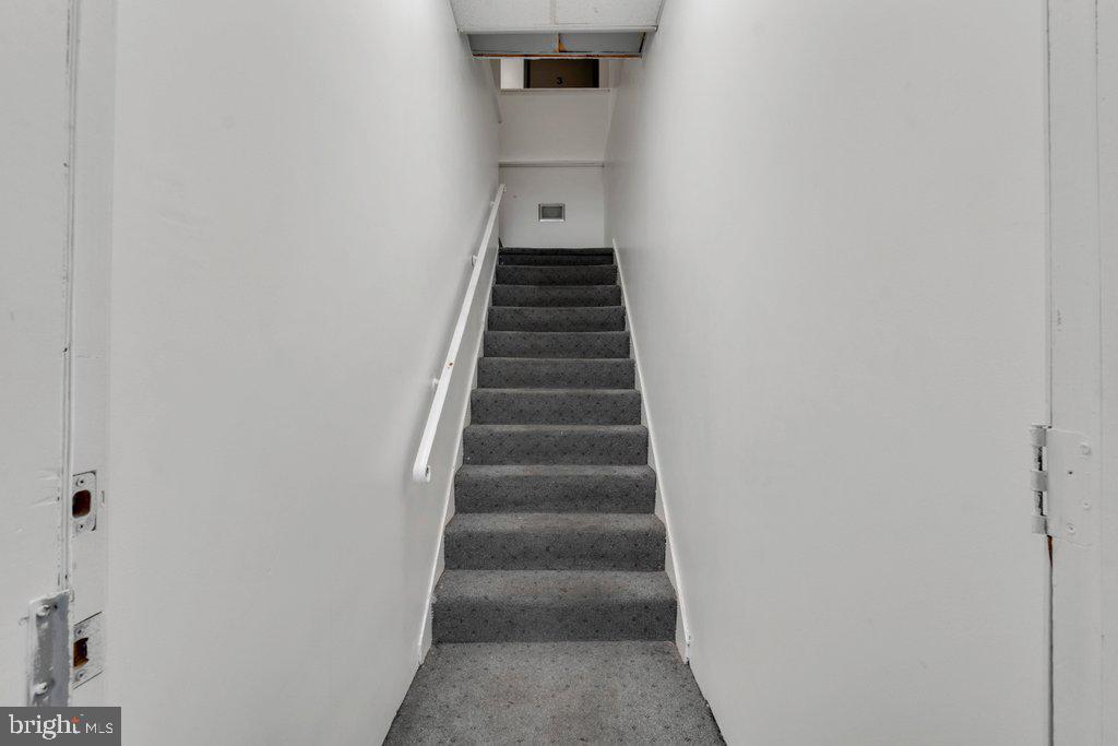 2516 N Charles St Property Photo 5
