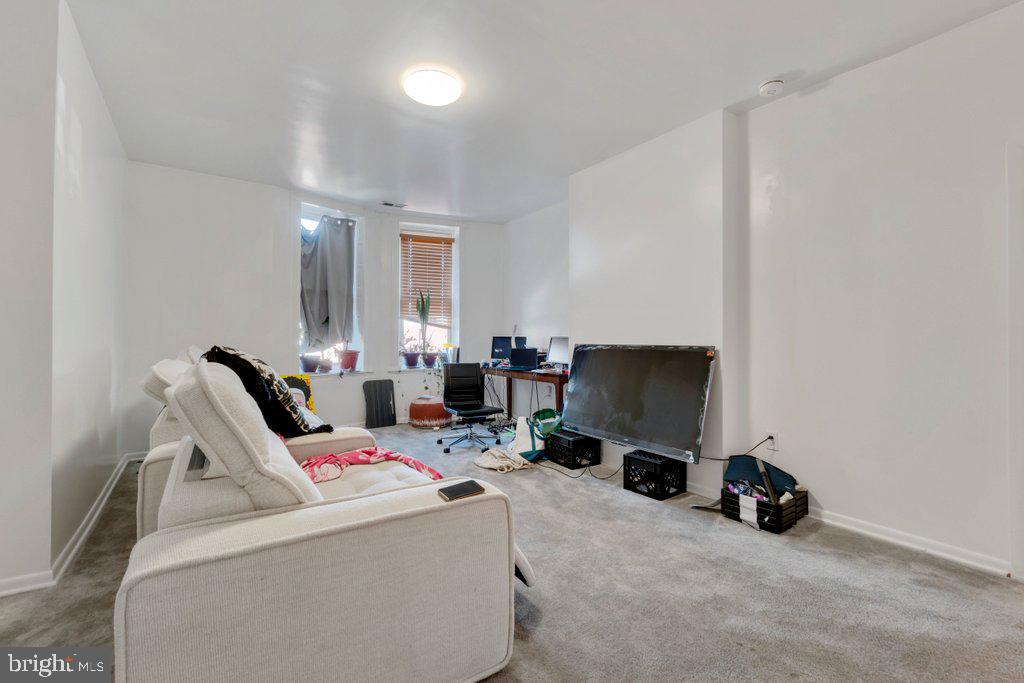 2516 N Charles St Property Photo 8