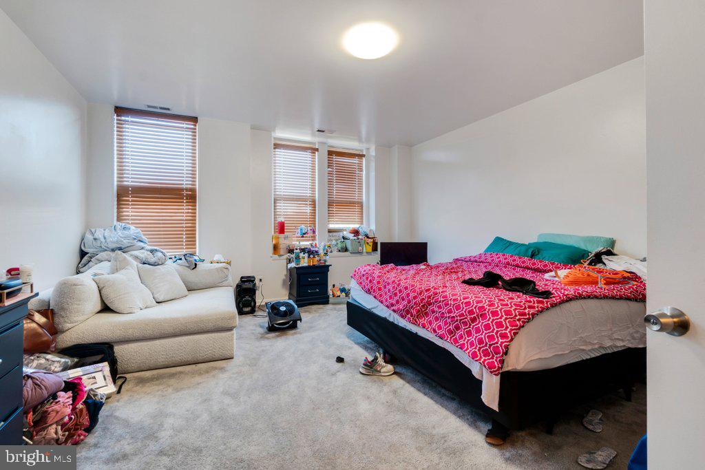2516 N Charles St Property Photo 10