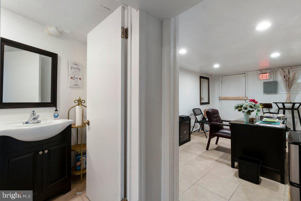 2516 N Charles St Property Photo 60
