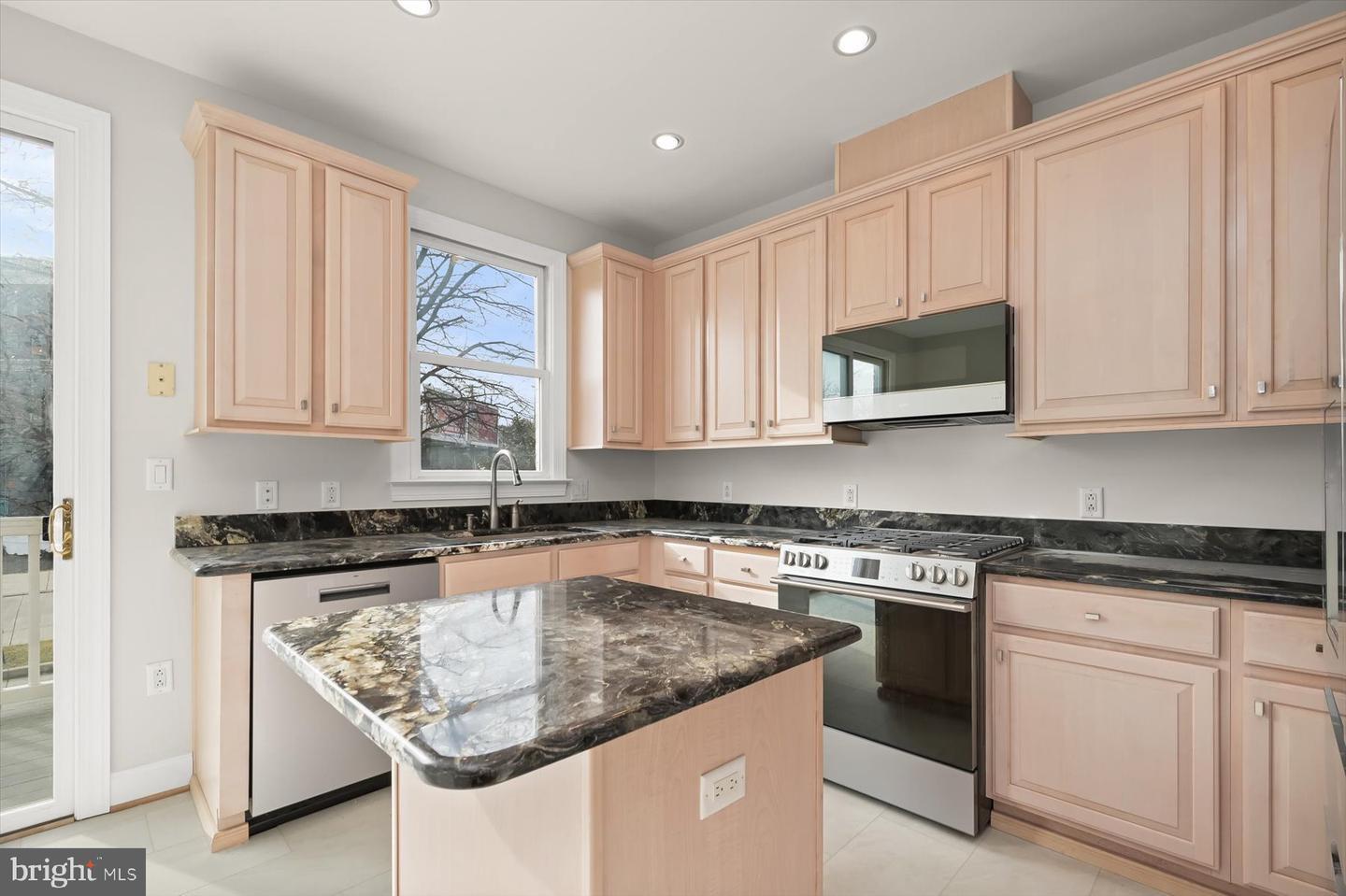 1252 Harbor Island Walk Property Photo 16