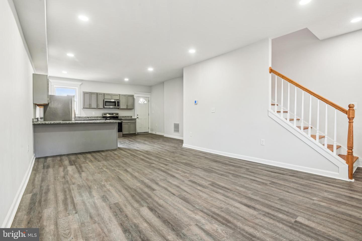3219 Presstman St Property Photo 8