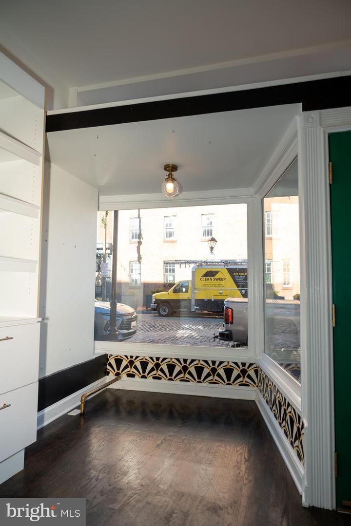 1643 Thames St Property Photo 23