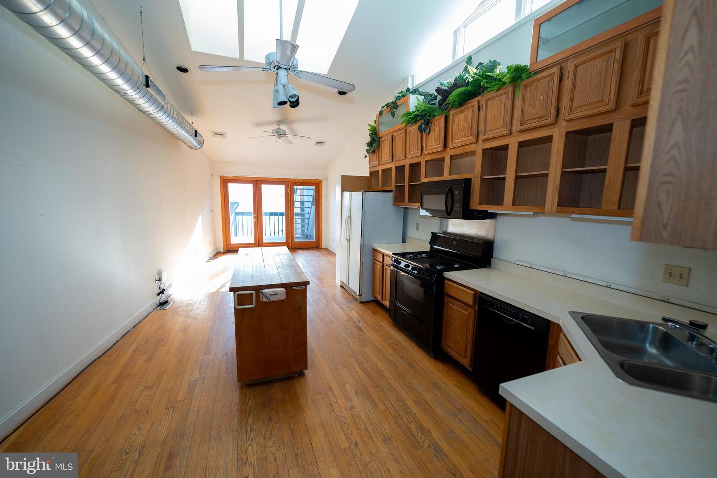 1643 Thames St Property Photo 49