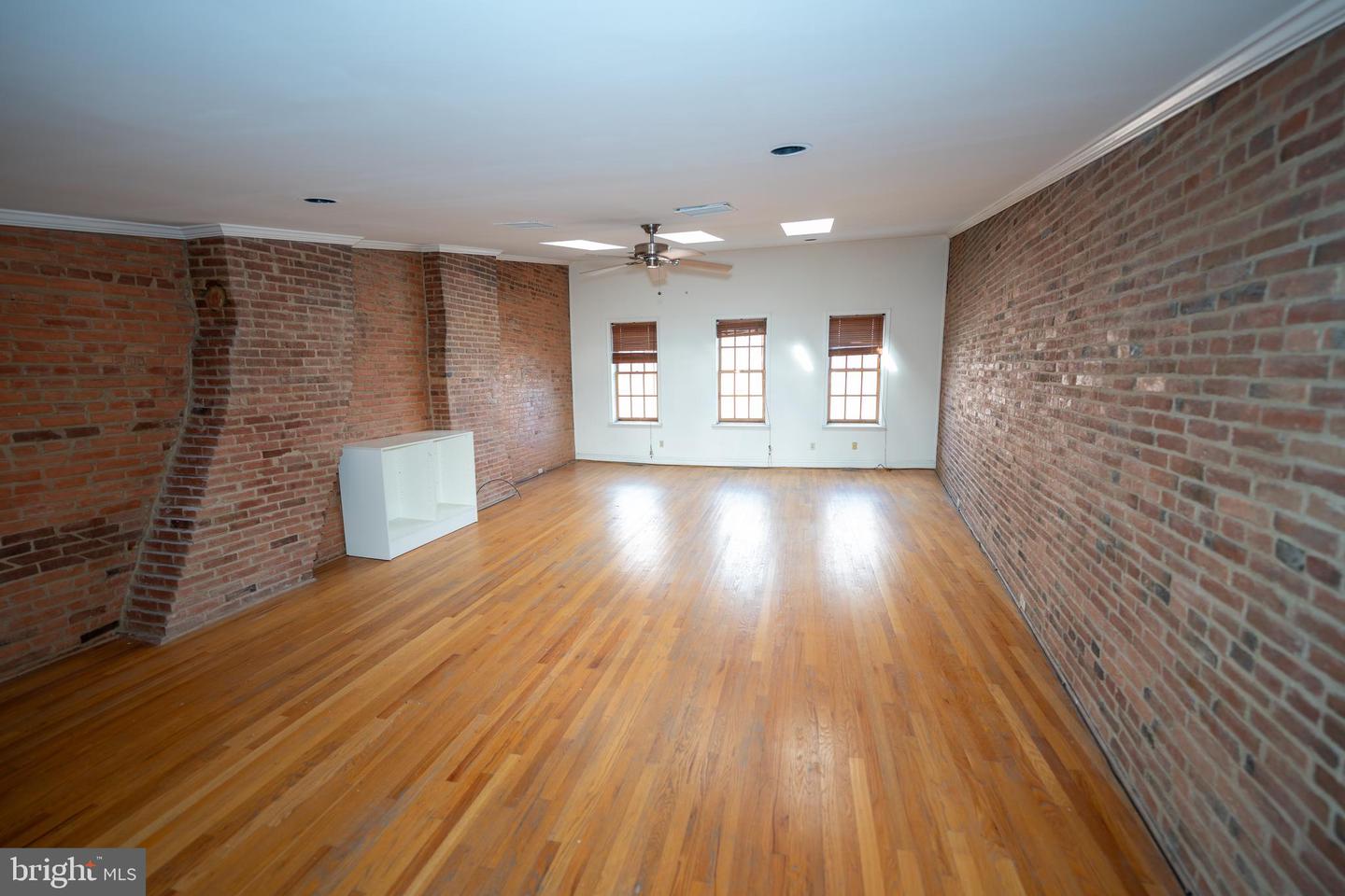 1643 Thames St Property Photo 54