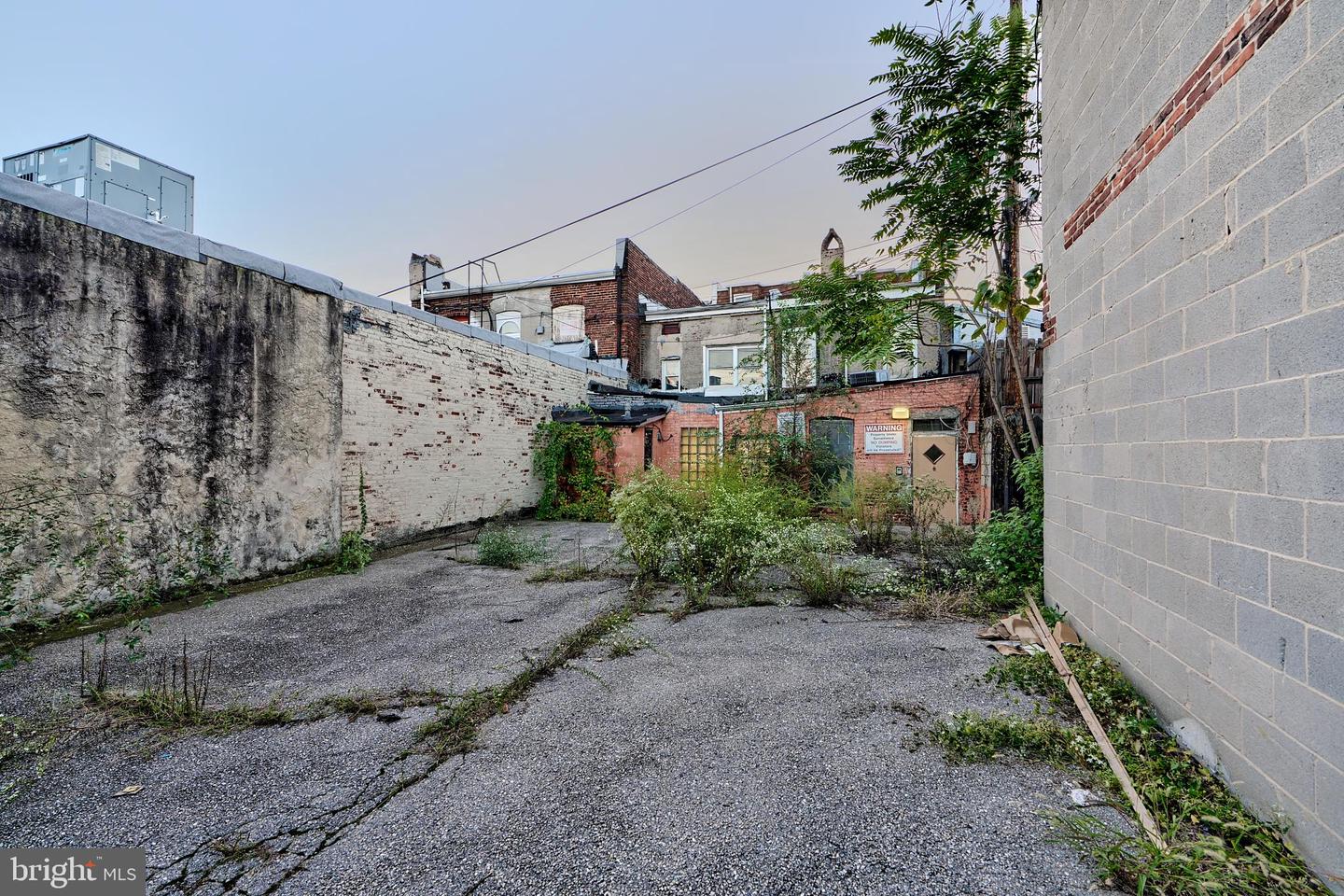 1023 S Charles St Property Photo 4