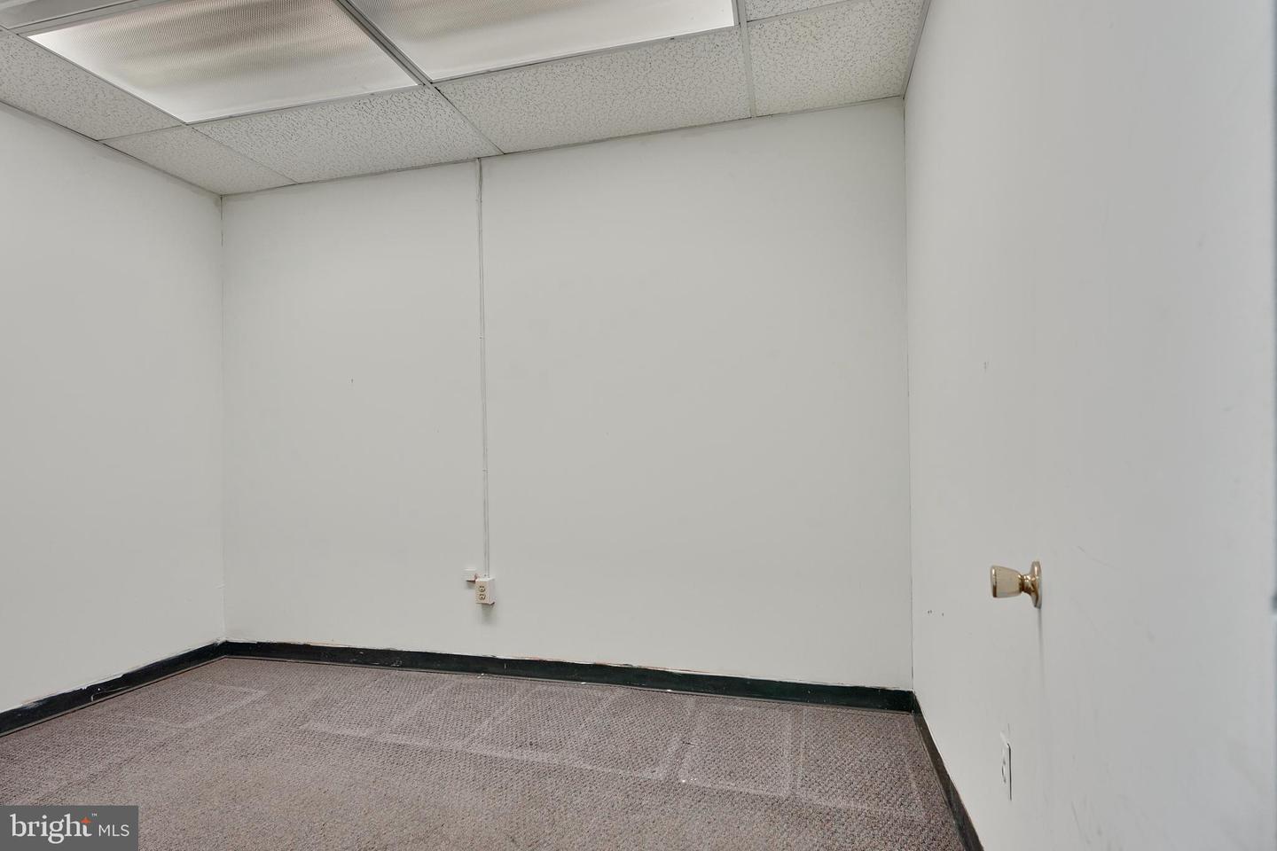 1023 S Charles St Property Photo 10