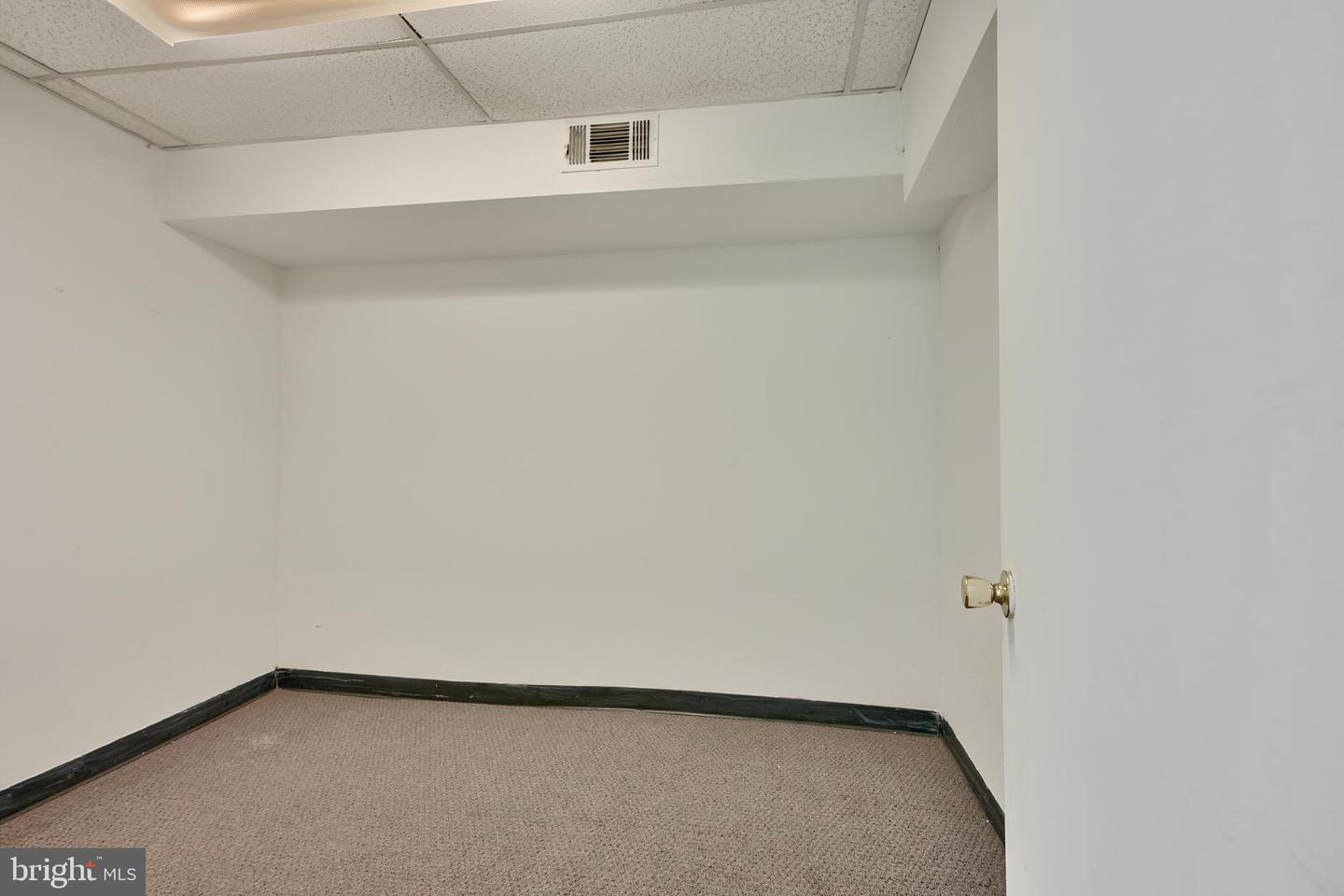 1023 S Charles St Property Photo 12