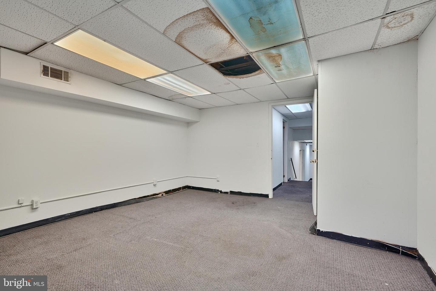 1023 S Charles St Property Photo 14
