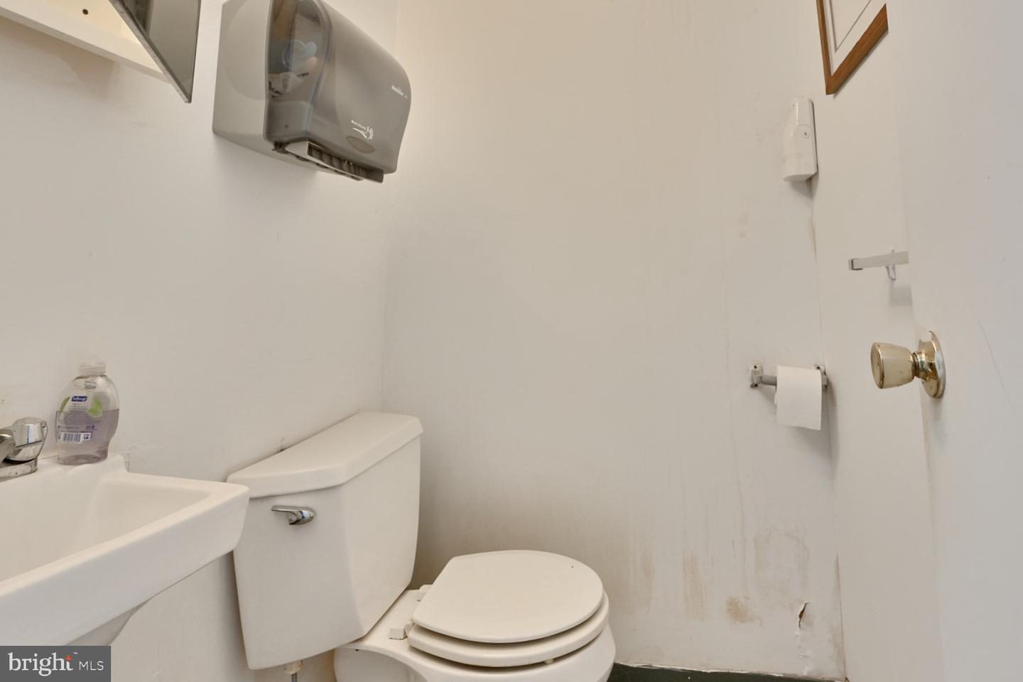1023 S Charles St Property Photo 15