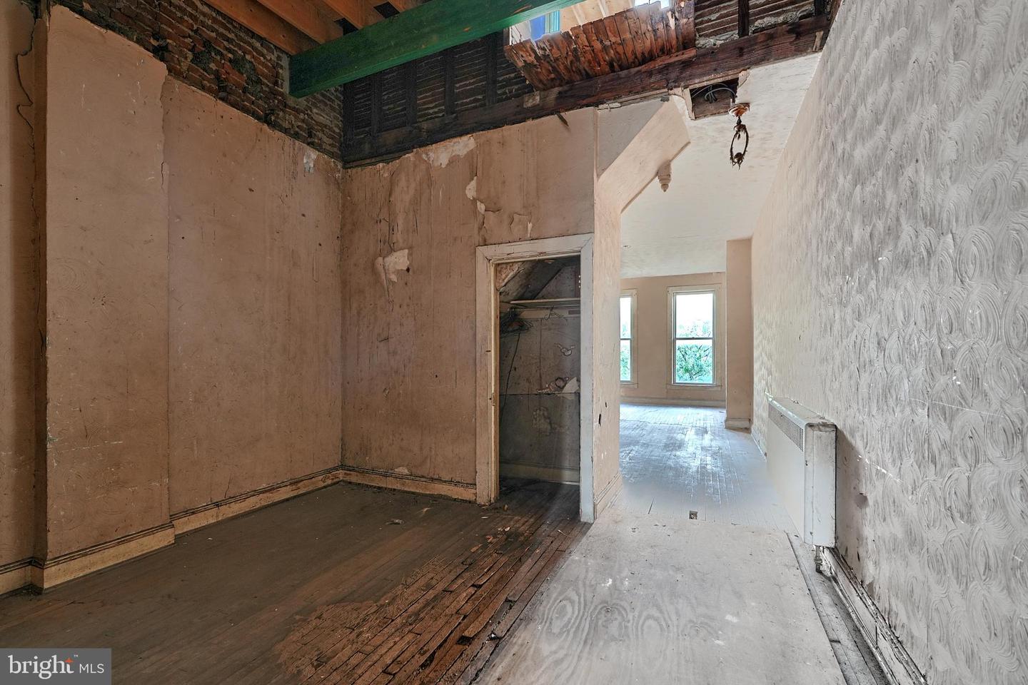 1023 S Charles St Property Photo 18
