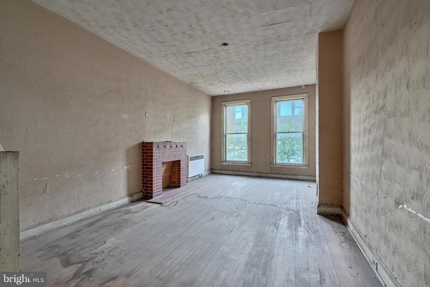 1023 S Charles St Property Photo 19