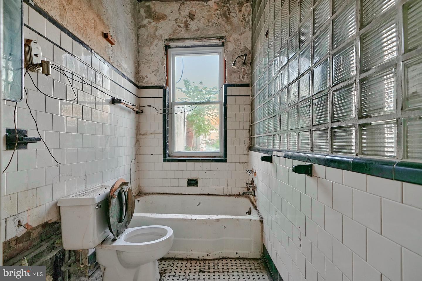 1023 S Charles St Property Photo 24