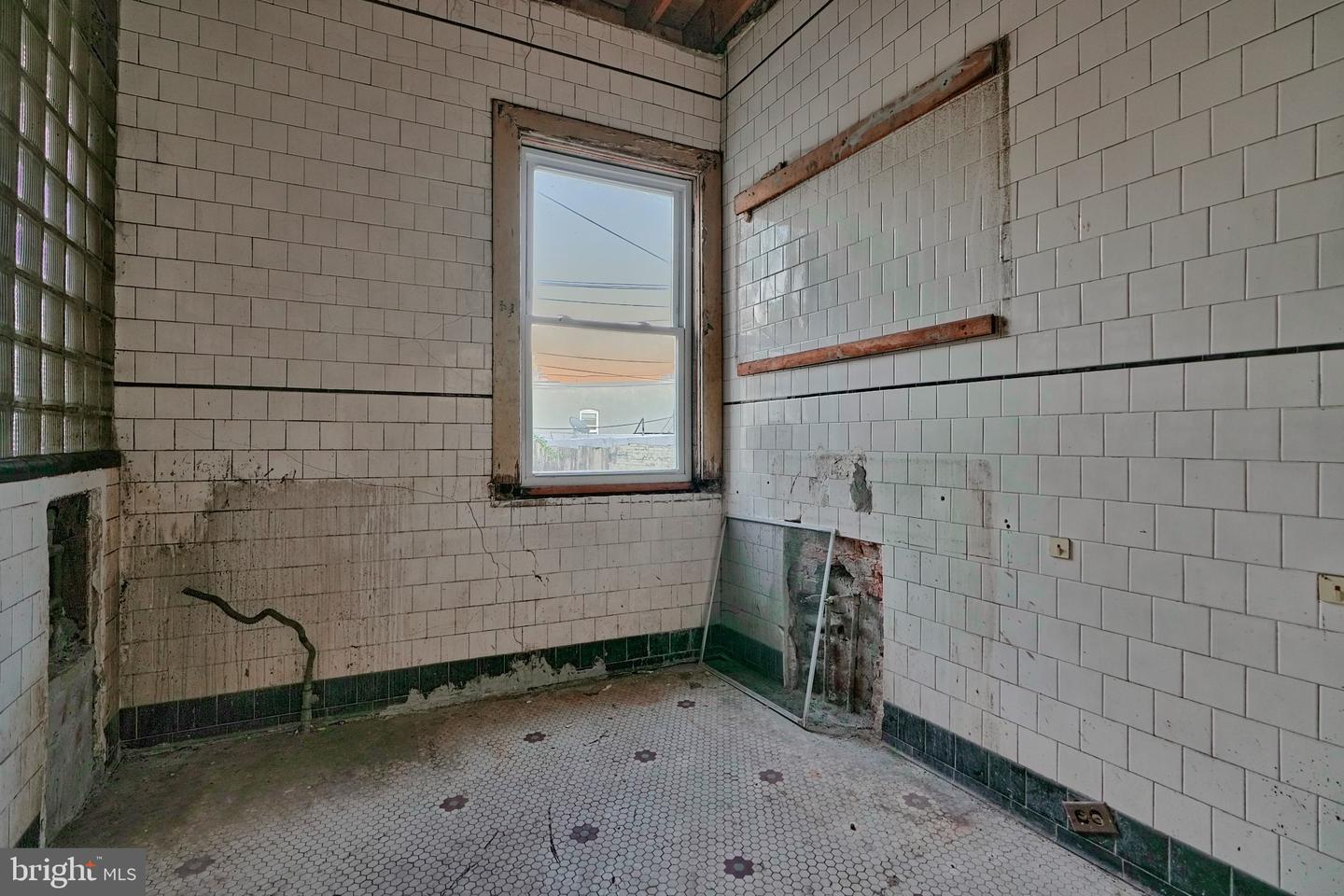 1023 S Charles St Property Photo 25
