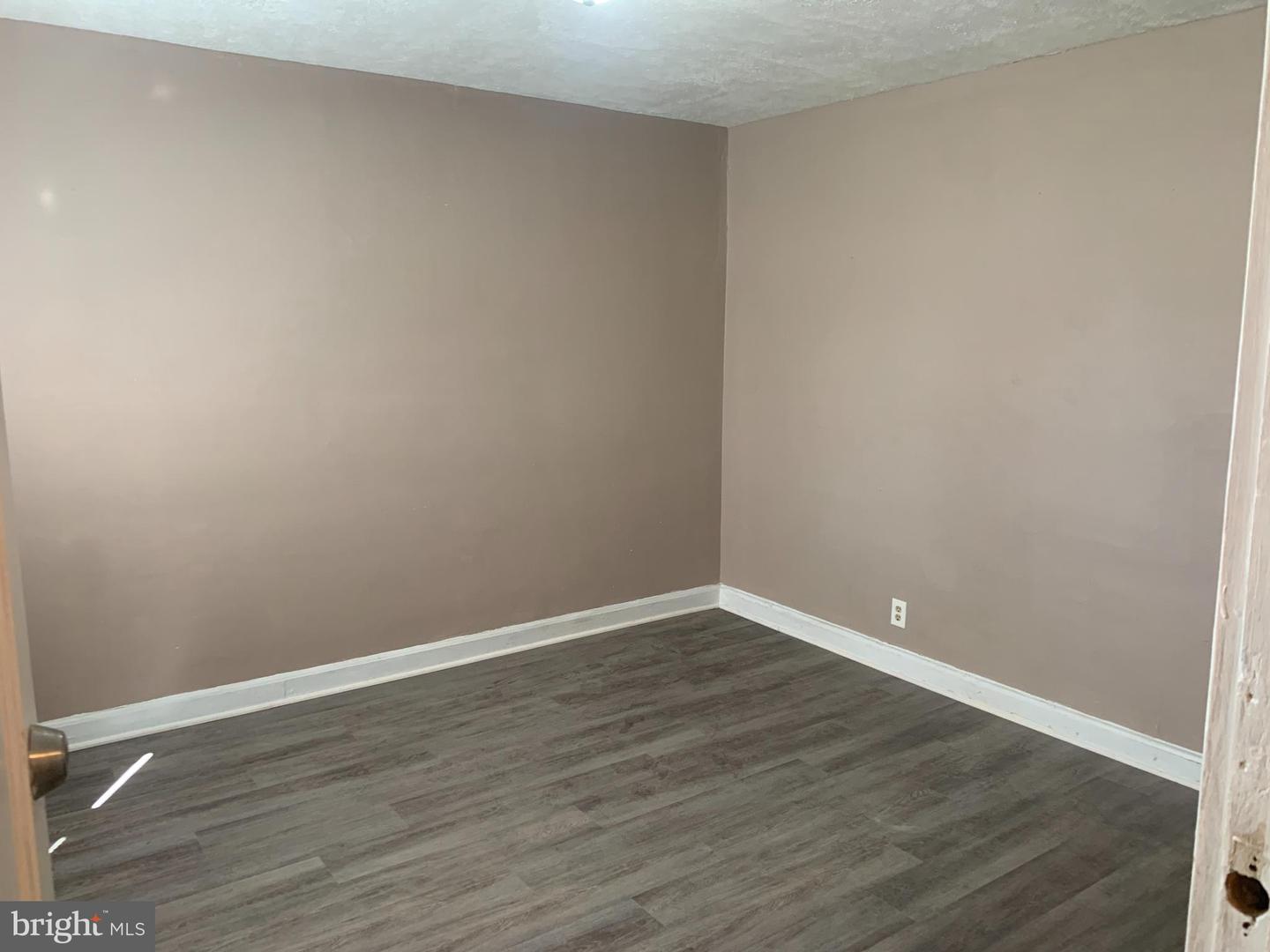 125 Denison St Property Photo 3