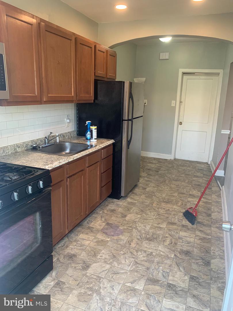 125 Denison St Property Photo 7