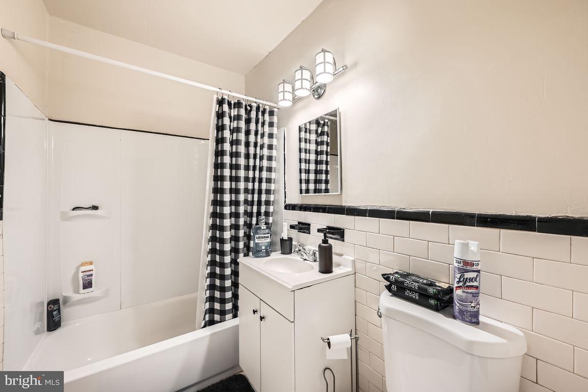 125 Denison St Property Photo 22