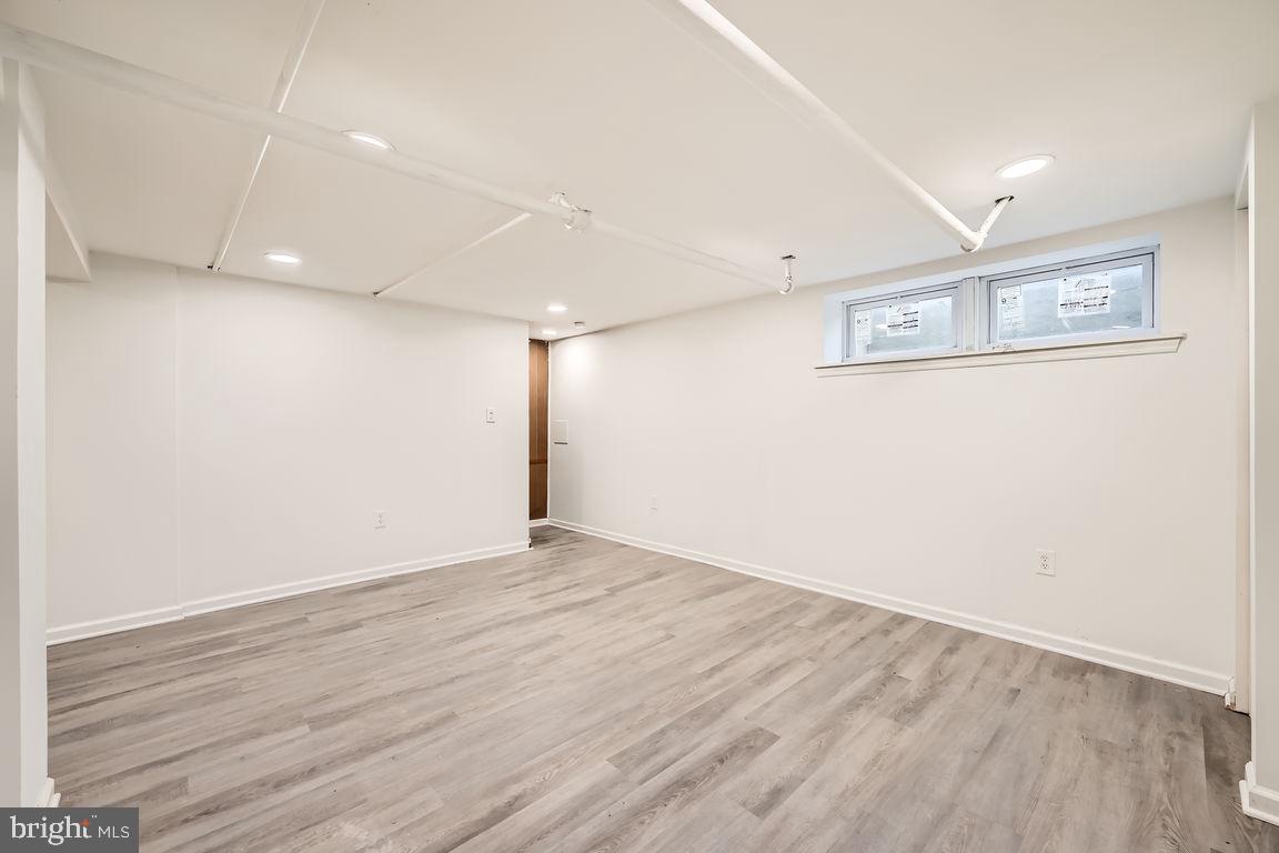 125 Denison St Property Photo 27