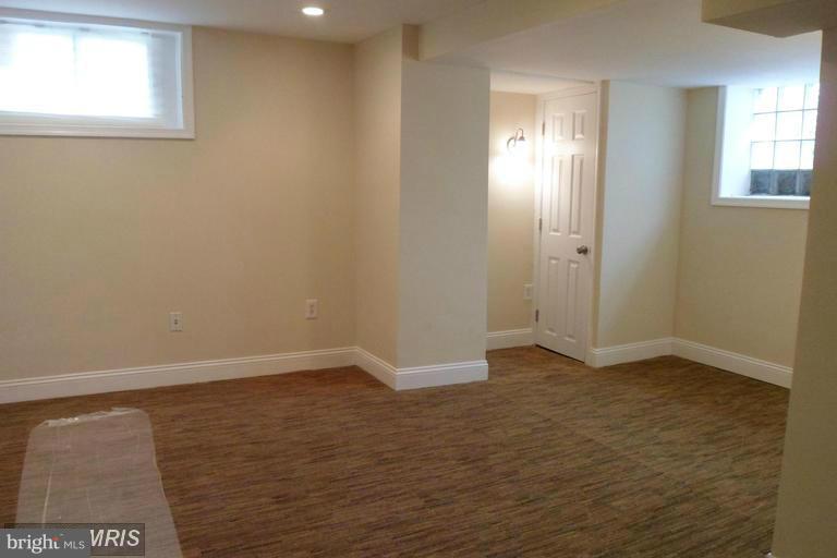 5006 Harford Rd #ll1 Property Photo 5