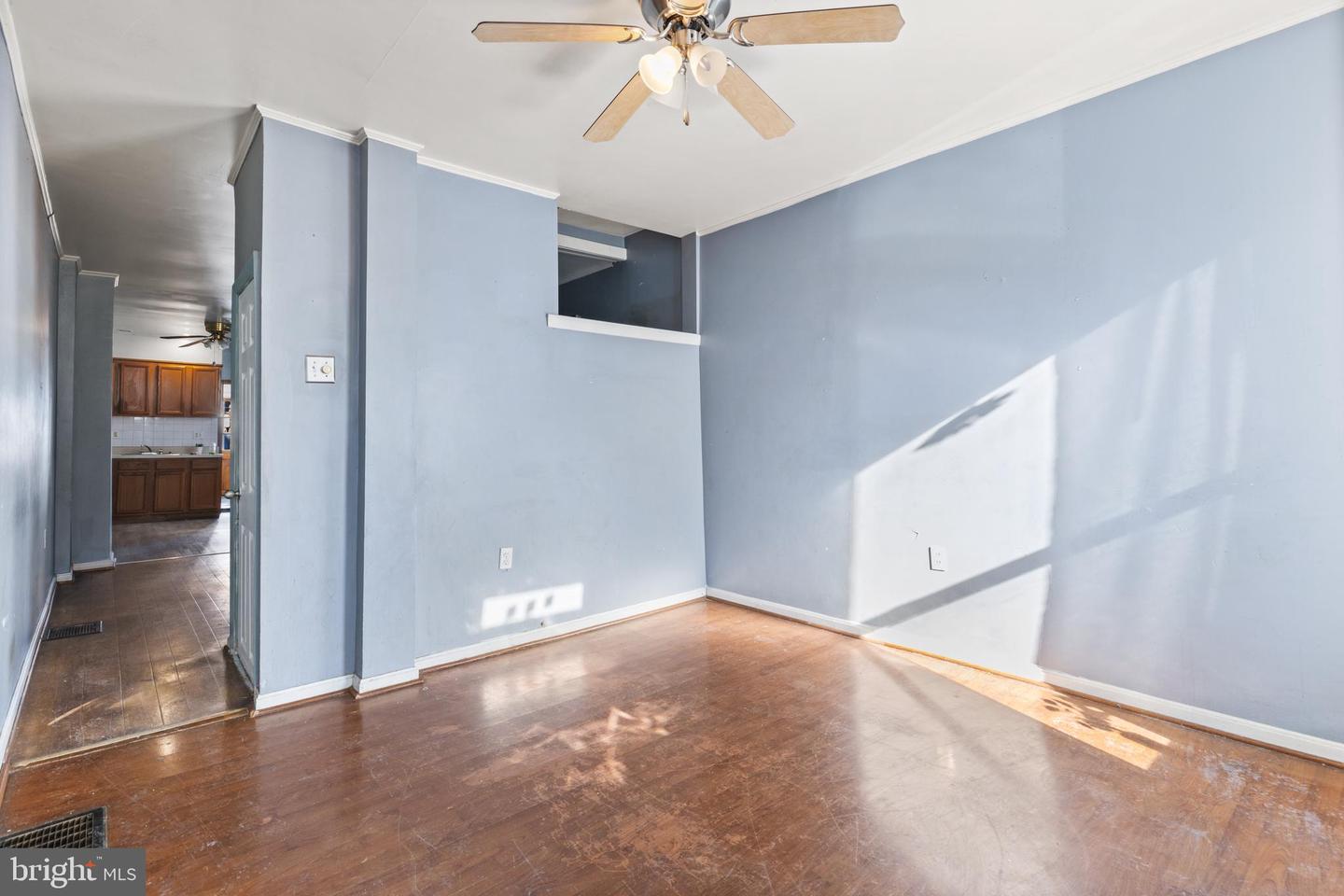 502 E Clement St Property Photo 9