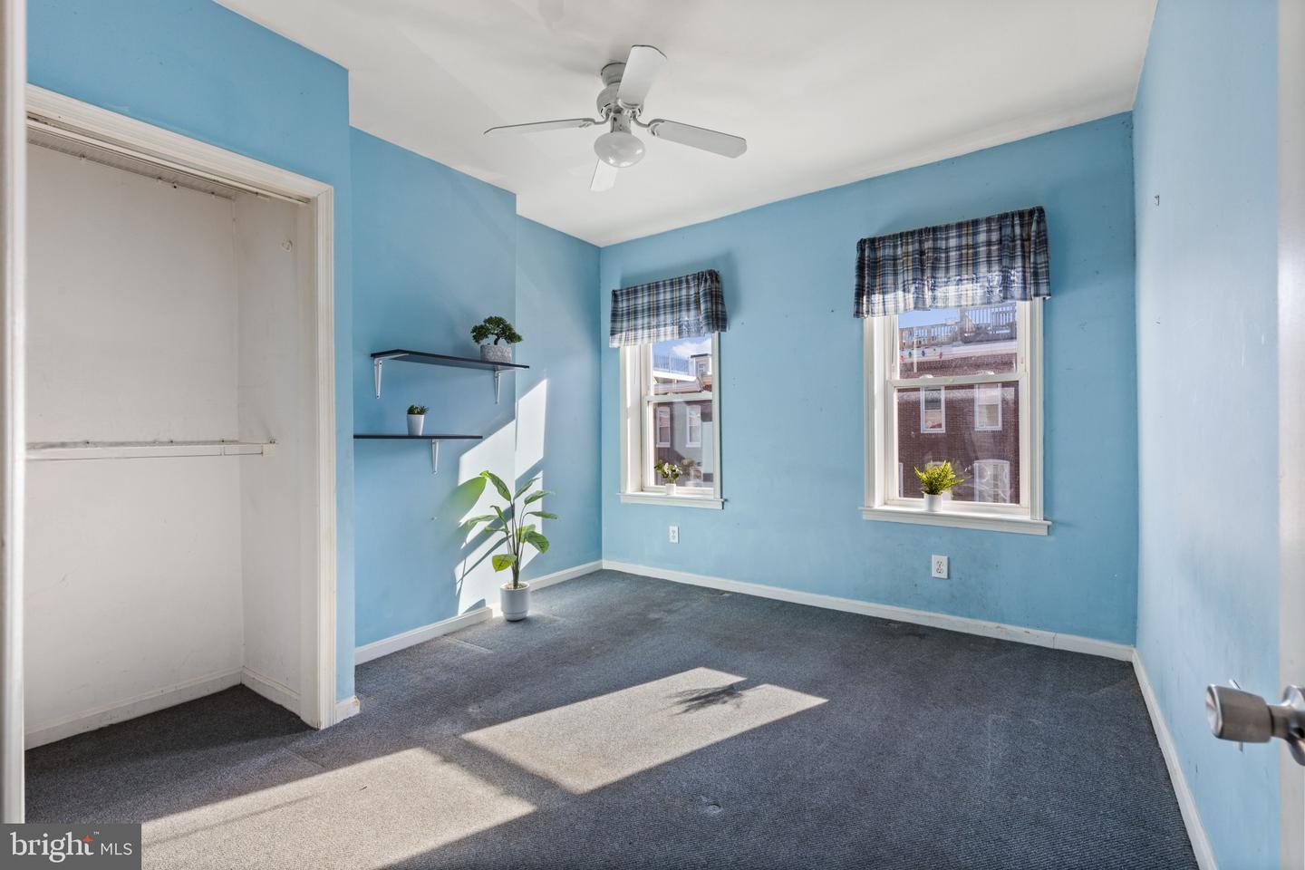502 E Clement St Property Photo 14