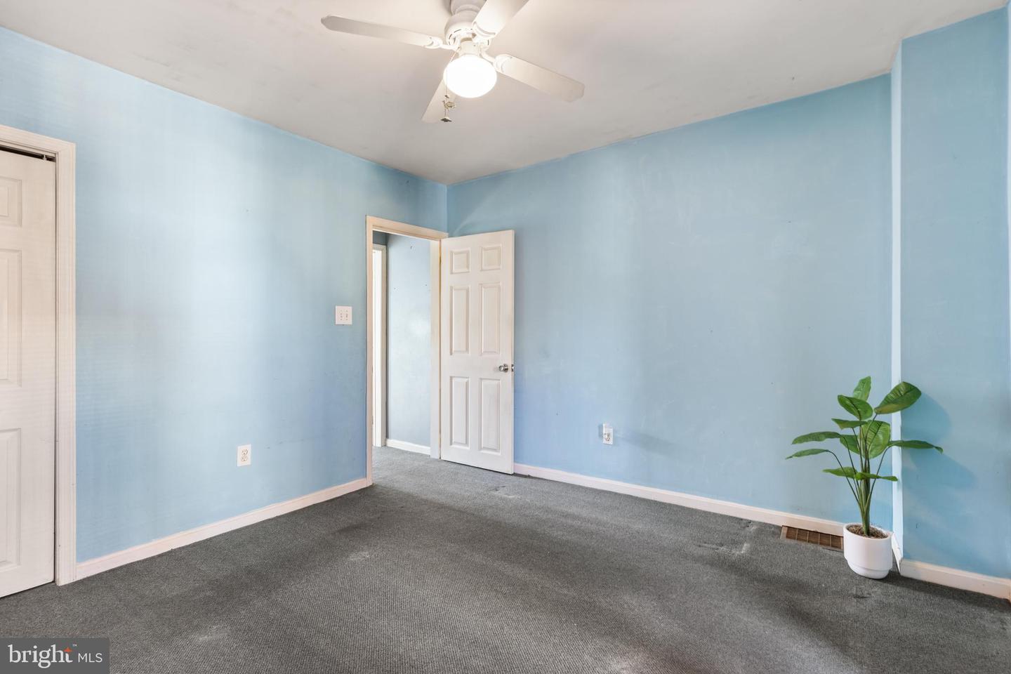 502 E Clement St Property Photo 19