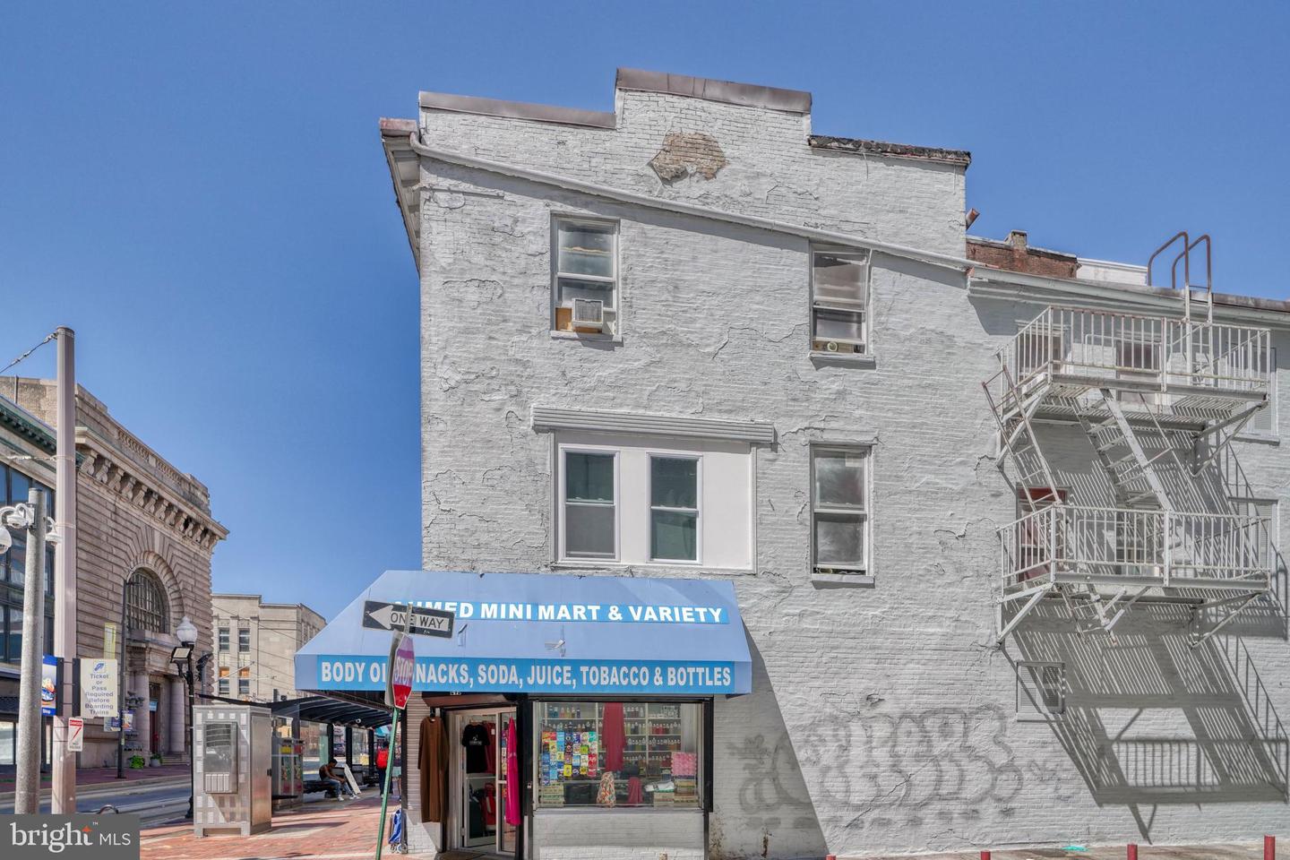 219 N Howard St Property Photo