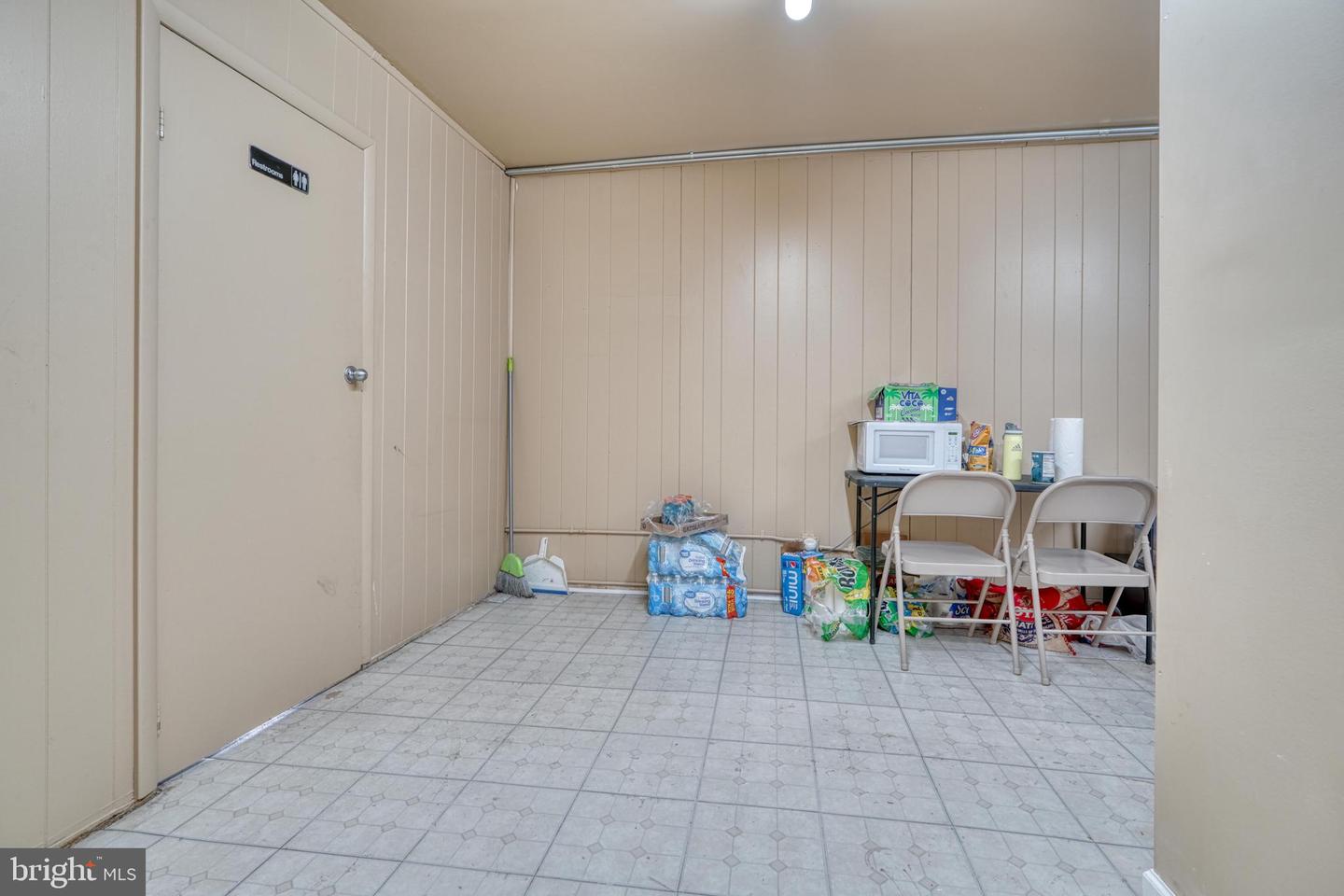 219 N Howard St Property Photo 38