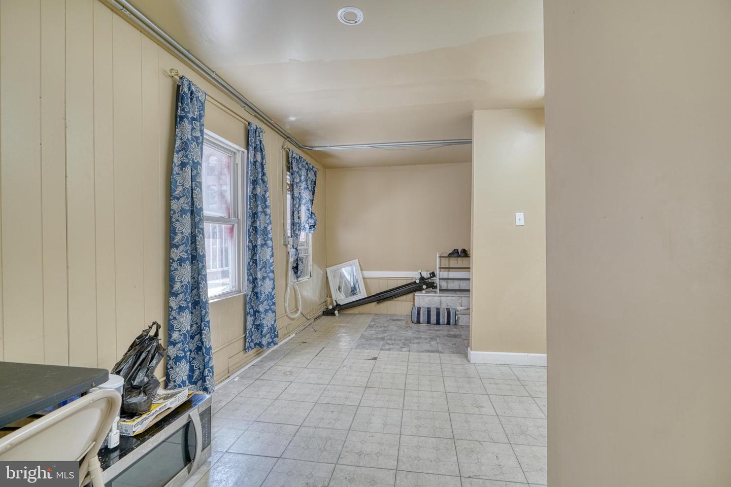 219 N Howard St Property Photo 39