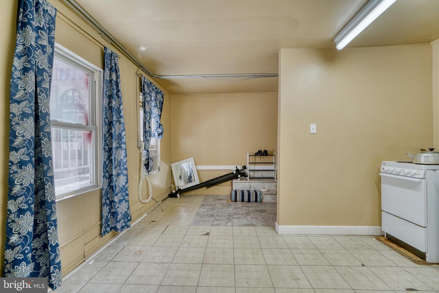 219 N Howard St Property Photo 40