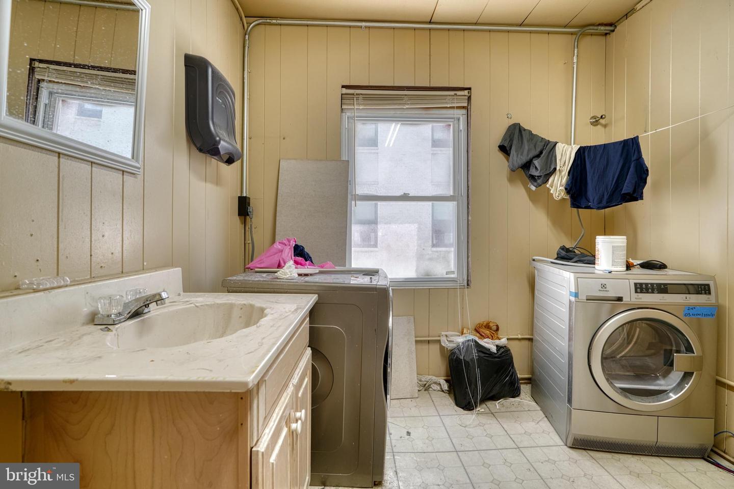 219 N Howard St Property Photo 50