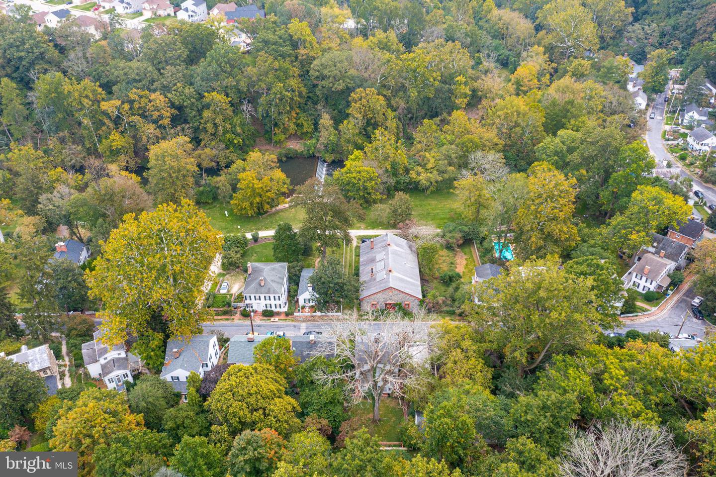 2423 Pickwick Rd Property Photo 4