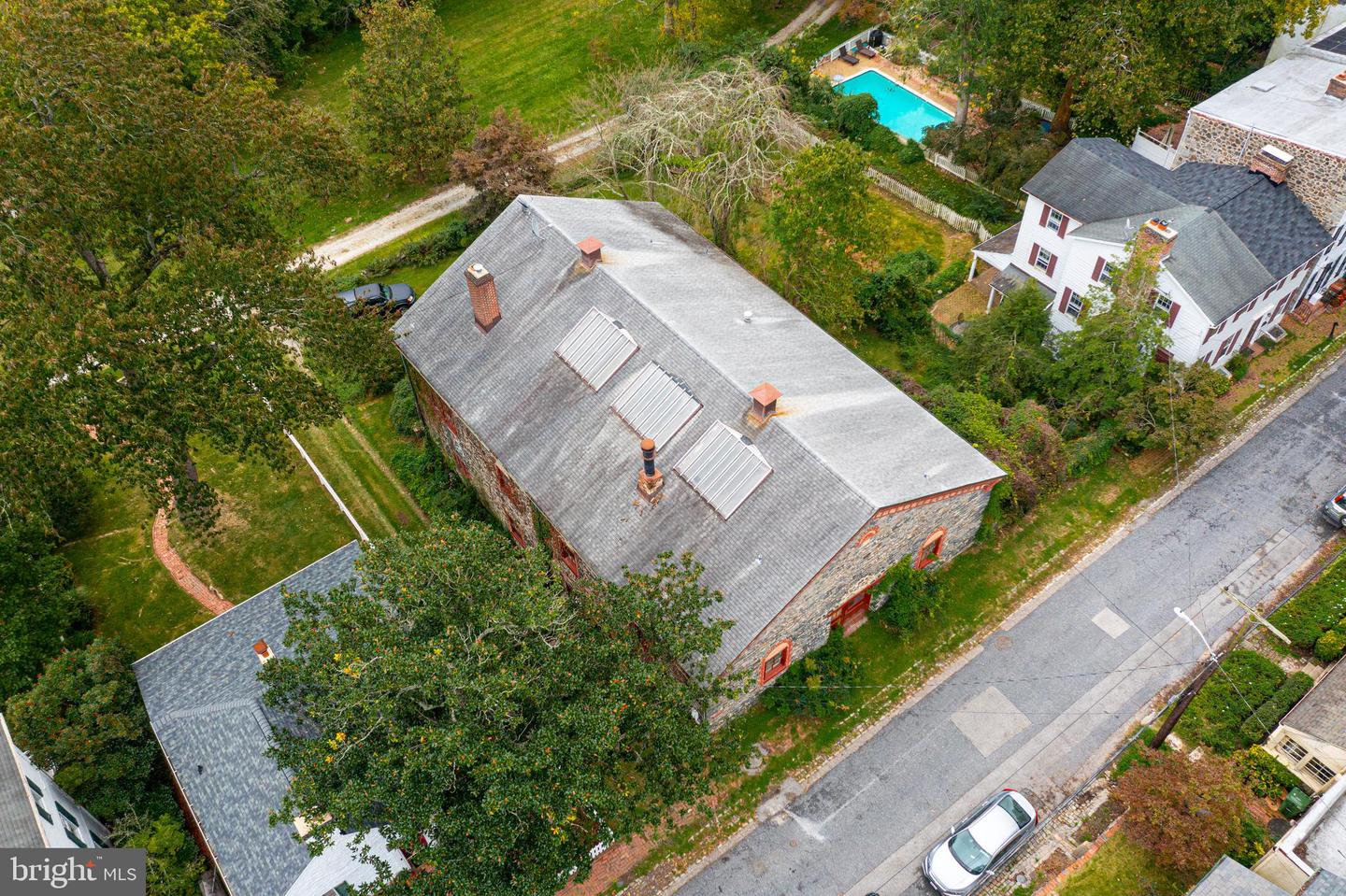 2423 Pickwick Rd Property Photo 11