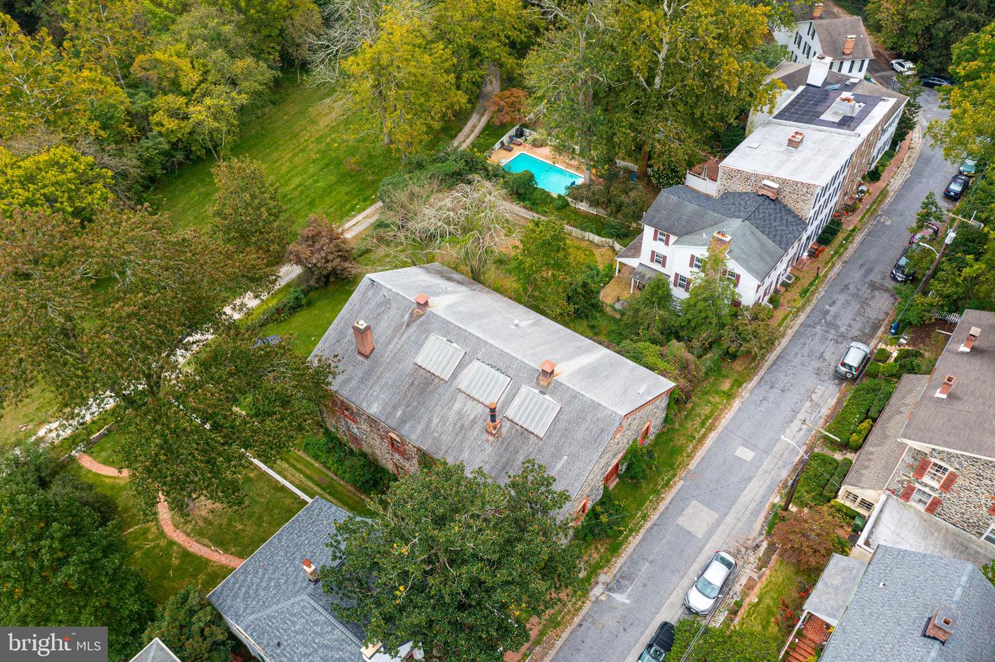2423 Pickwick Rd Property Photo 19