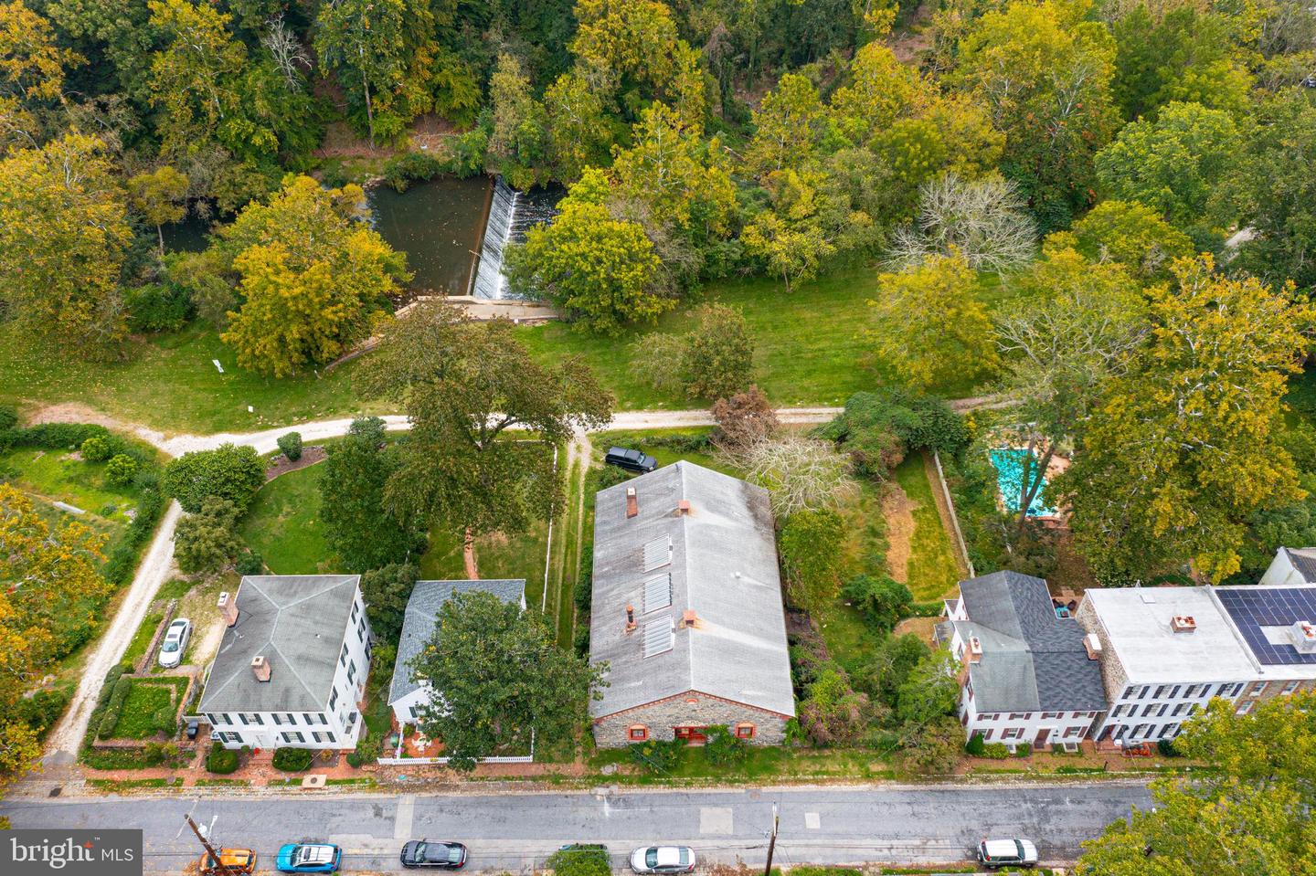 2423 Pickwick Rd Property Photo 22