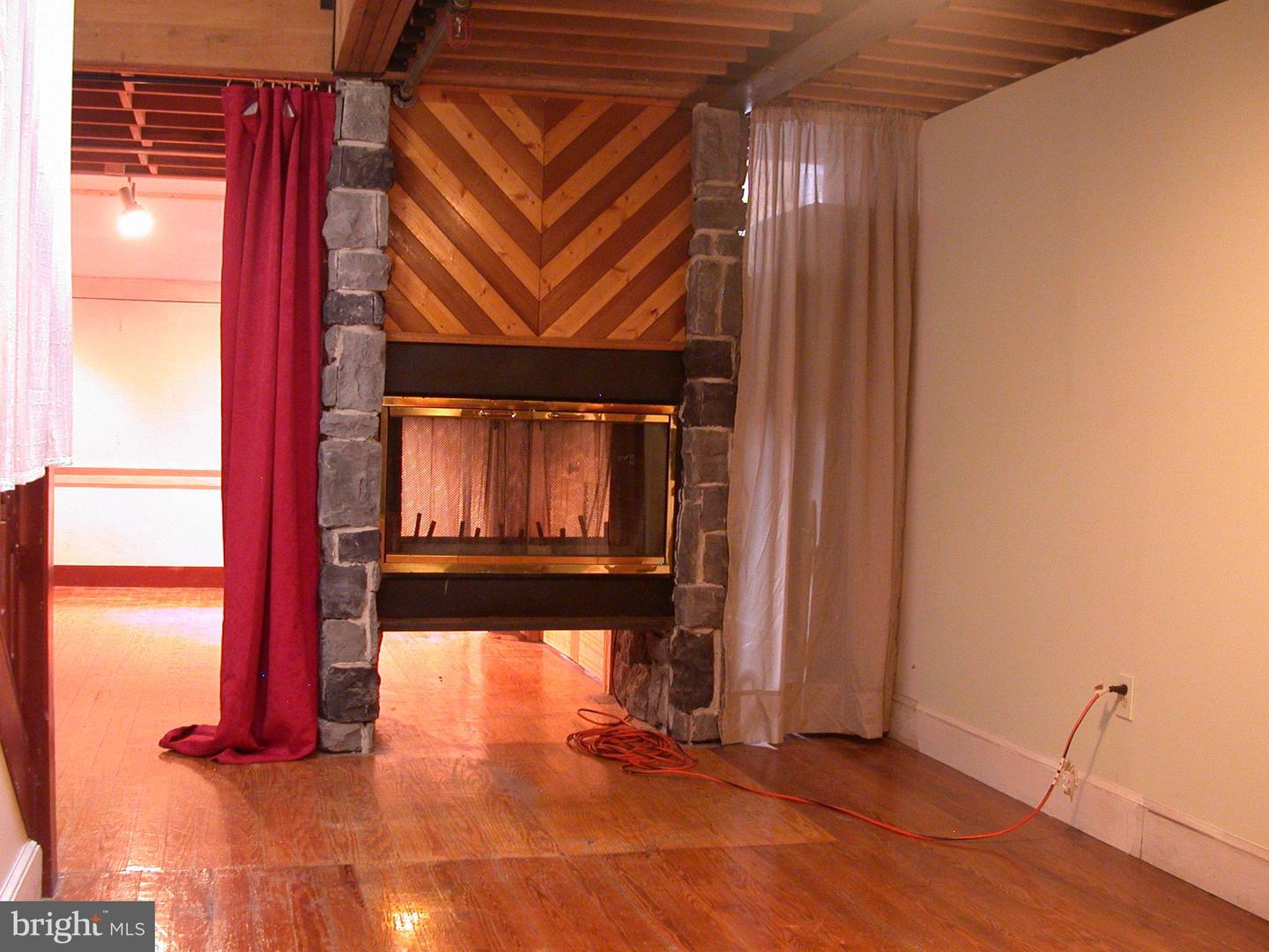 2423 Pickwick Rd Property Photo 28