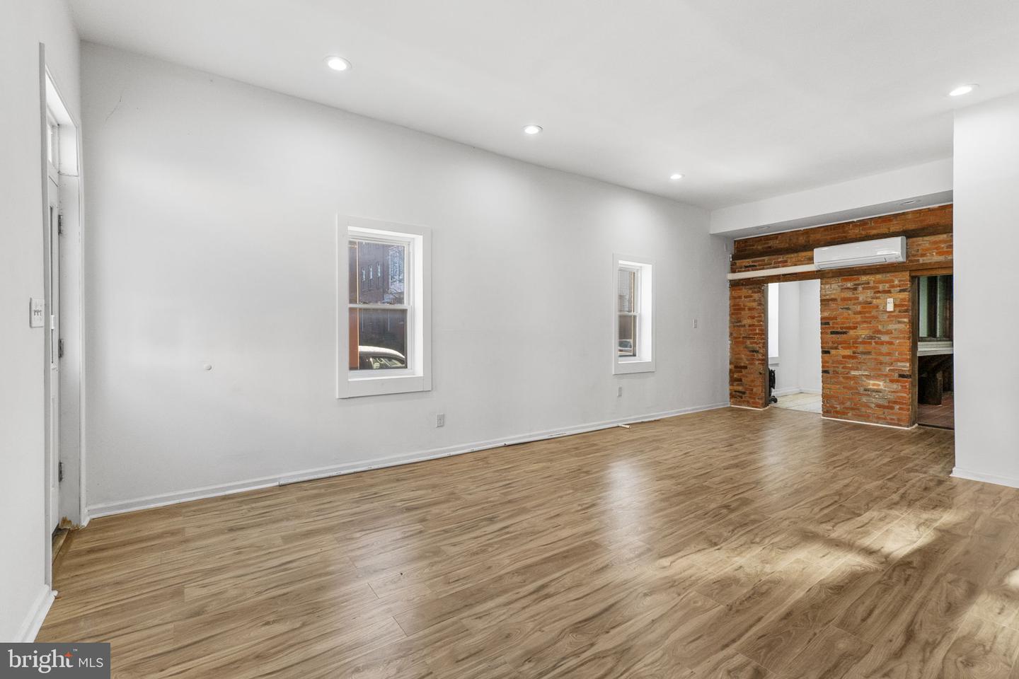 845 E Lombard St E Property Photo 6