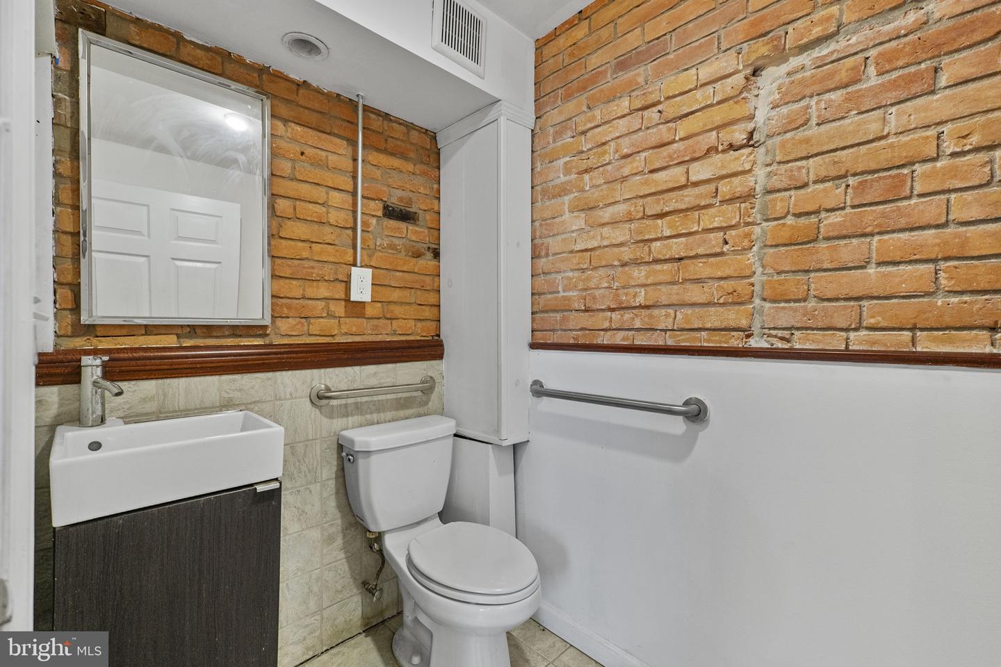 845 E Lombard St E Property Photo 11