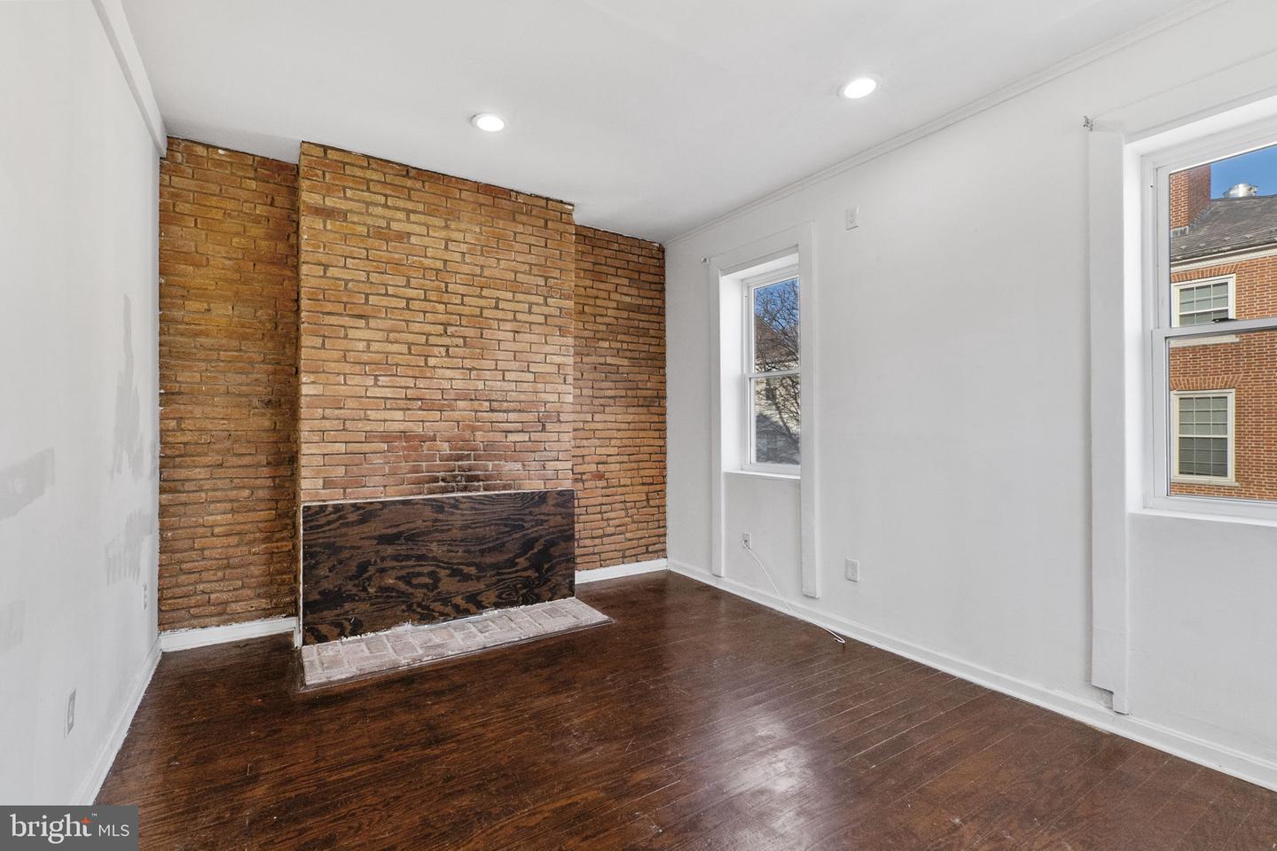 845 E Lombard St E Property Photo 19