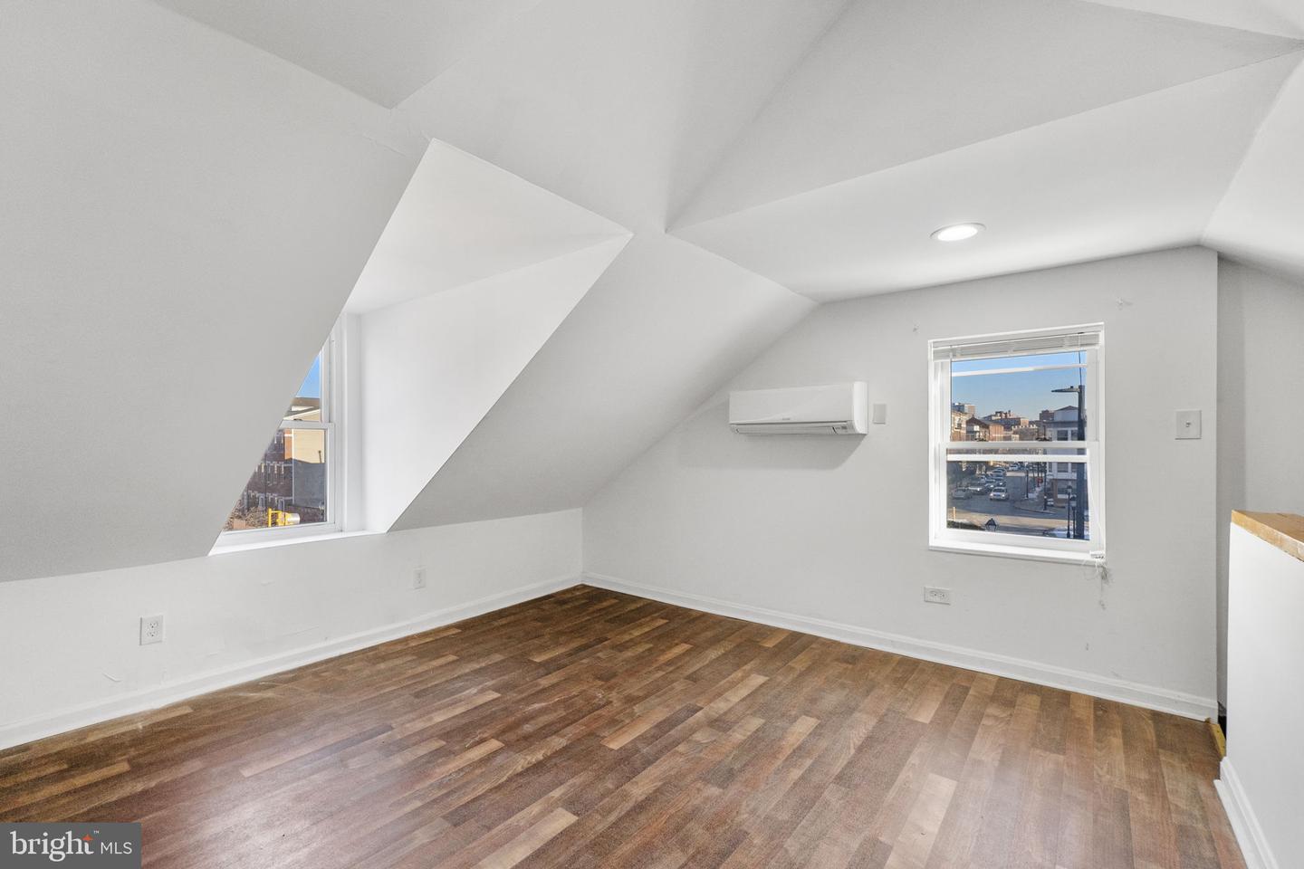 845 E Lombard St E Property Photo 23