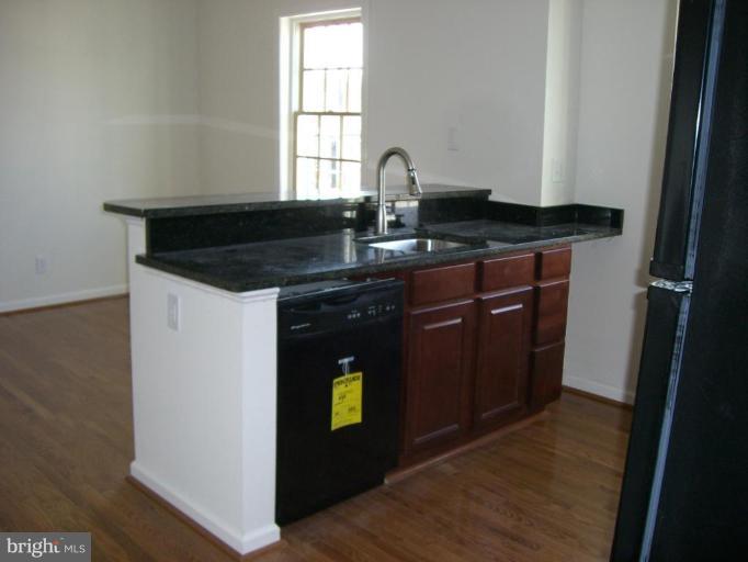 1242 W Lombard St Property Photo 33