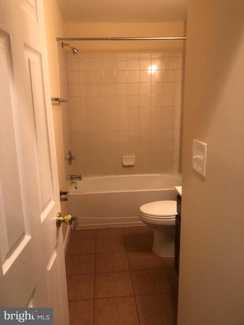1242 W Lombard St Property Photo 44