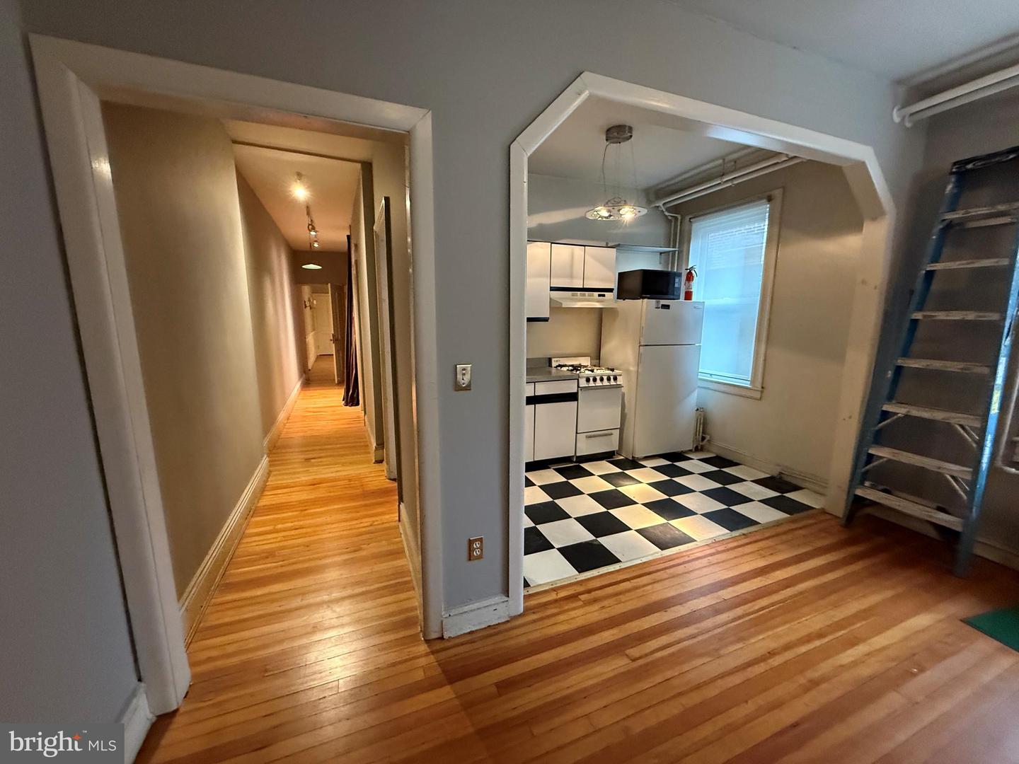 14 E Eager St #1st Floor Property Photo 6