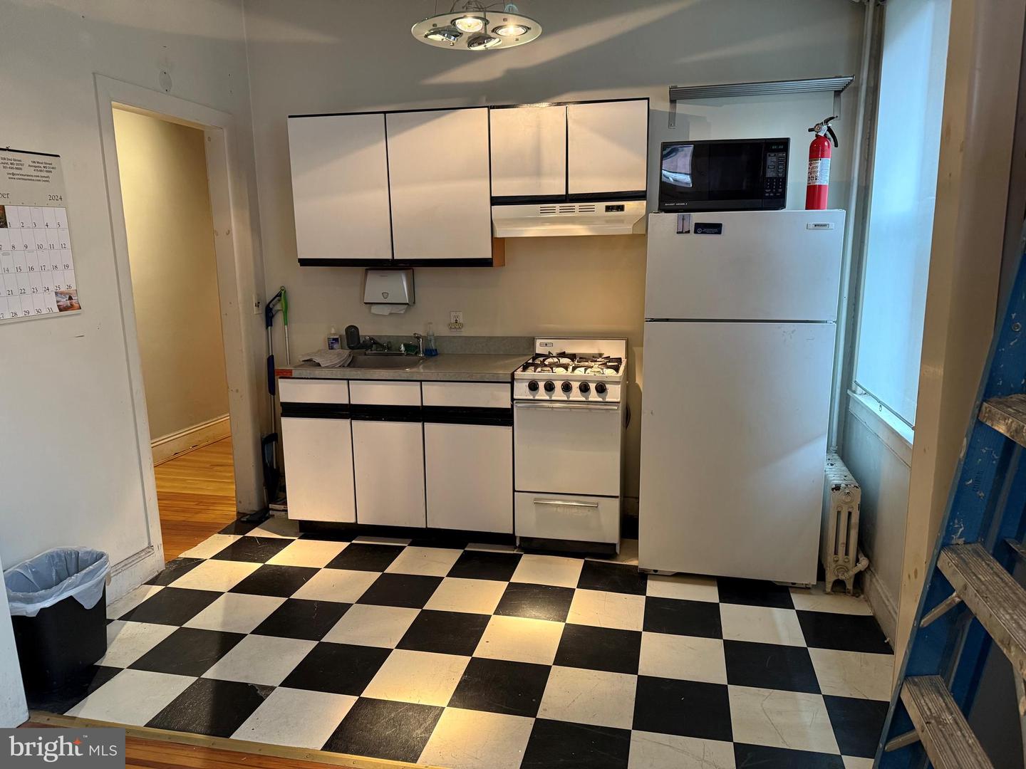 14 E Eager St #1st Floor Property Photo 7