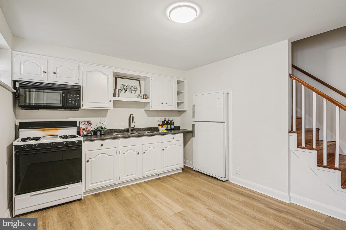 733 Bethnal Rd Property Photo 8