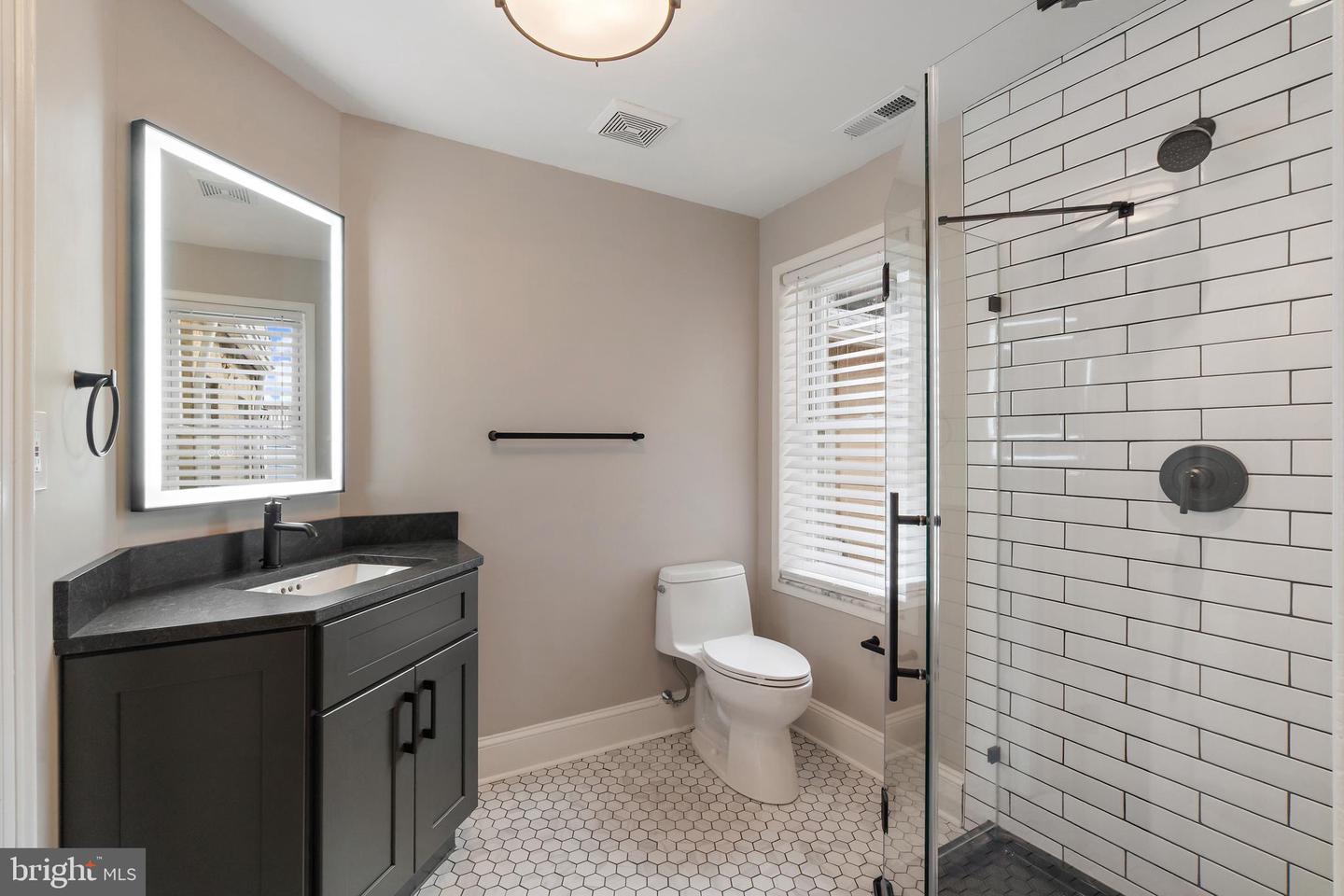 2031 E Lombard St Property Photo 13