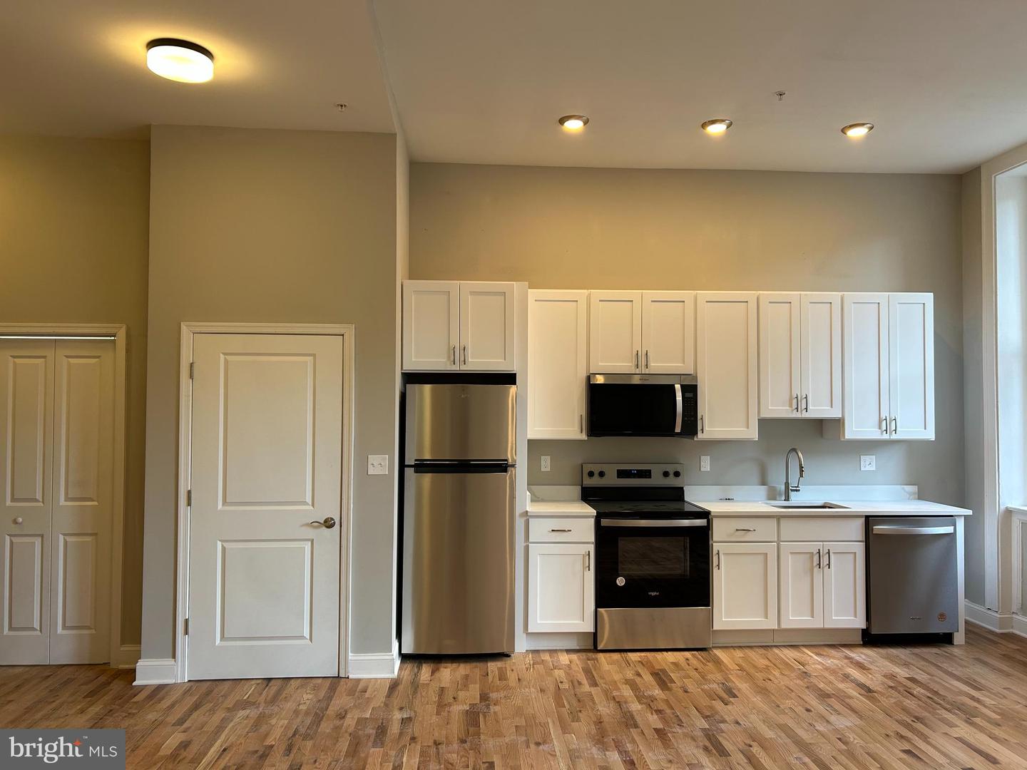 100 W LEXINGTON ST #202 Property Photo 1