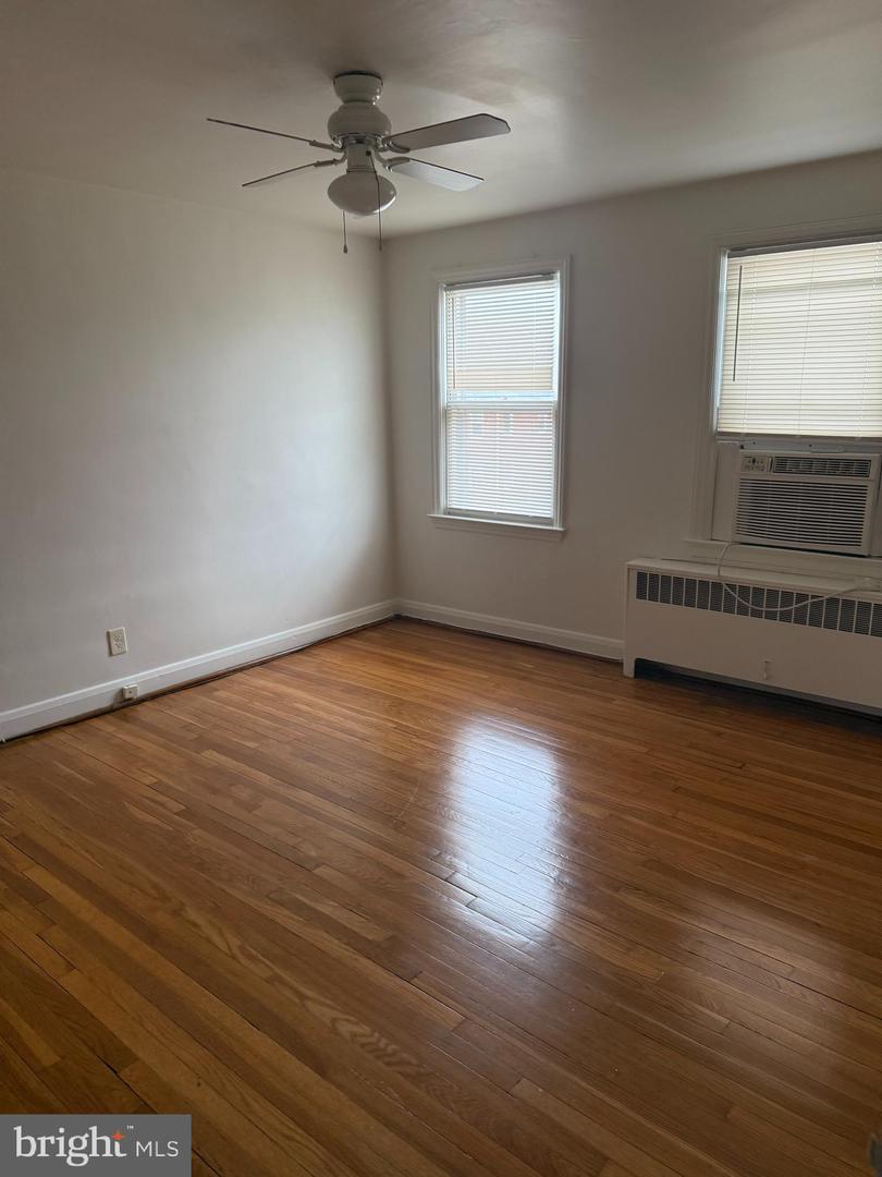 3529 Pelham Ave Property Photo 3