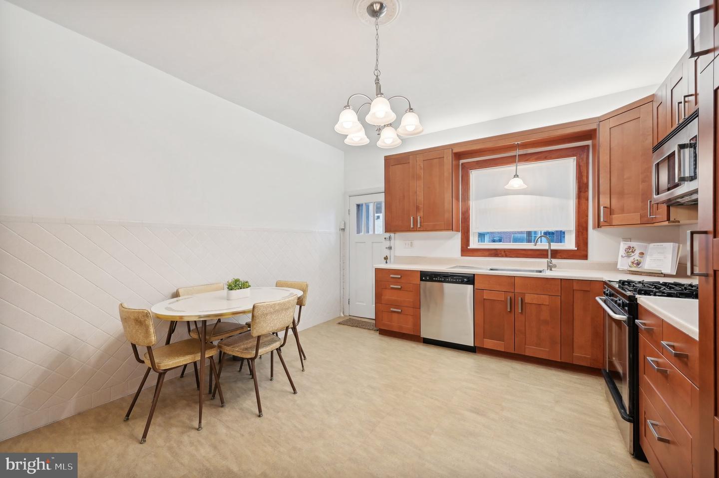 16 Ellwood Ave Property Photo 14