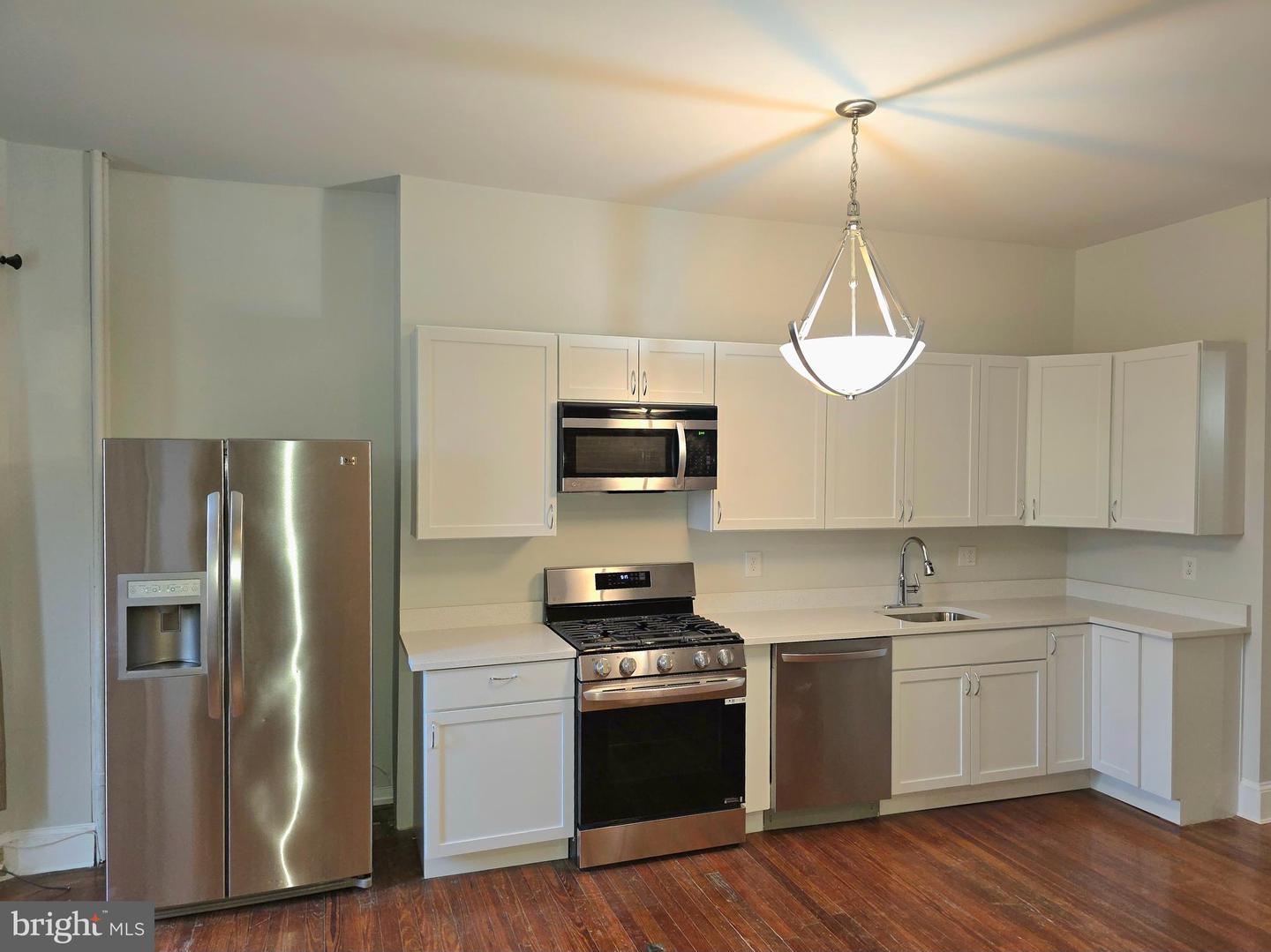 1519 W Lombard St Property Photo 1
